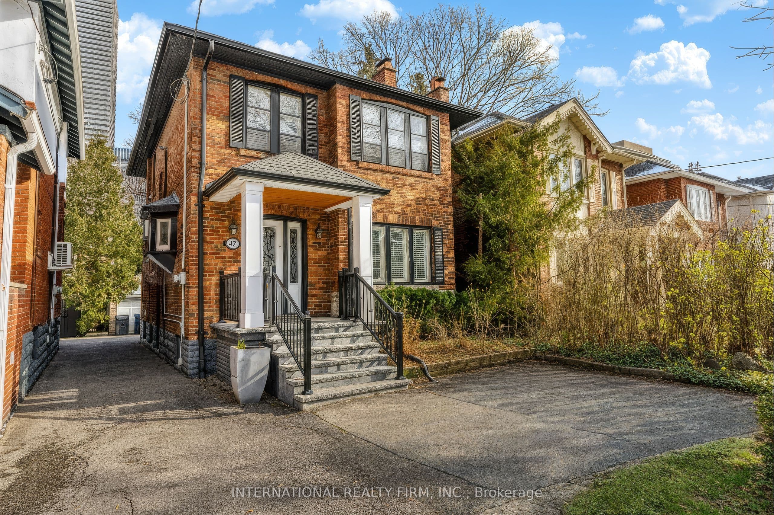47 Maxwell Avenue photo 1