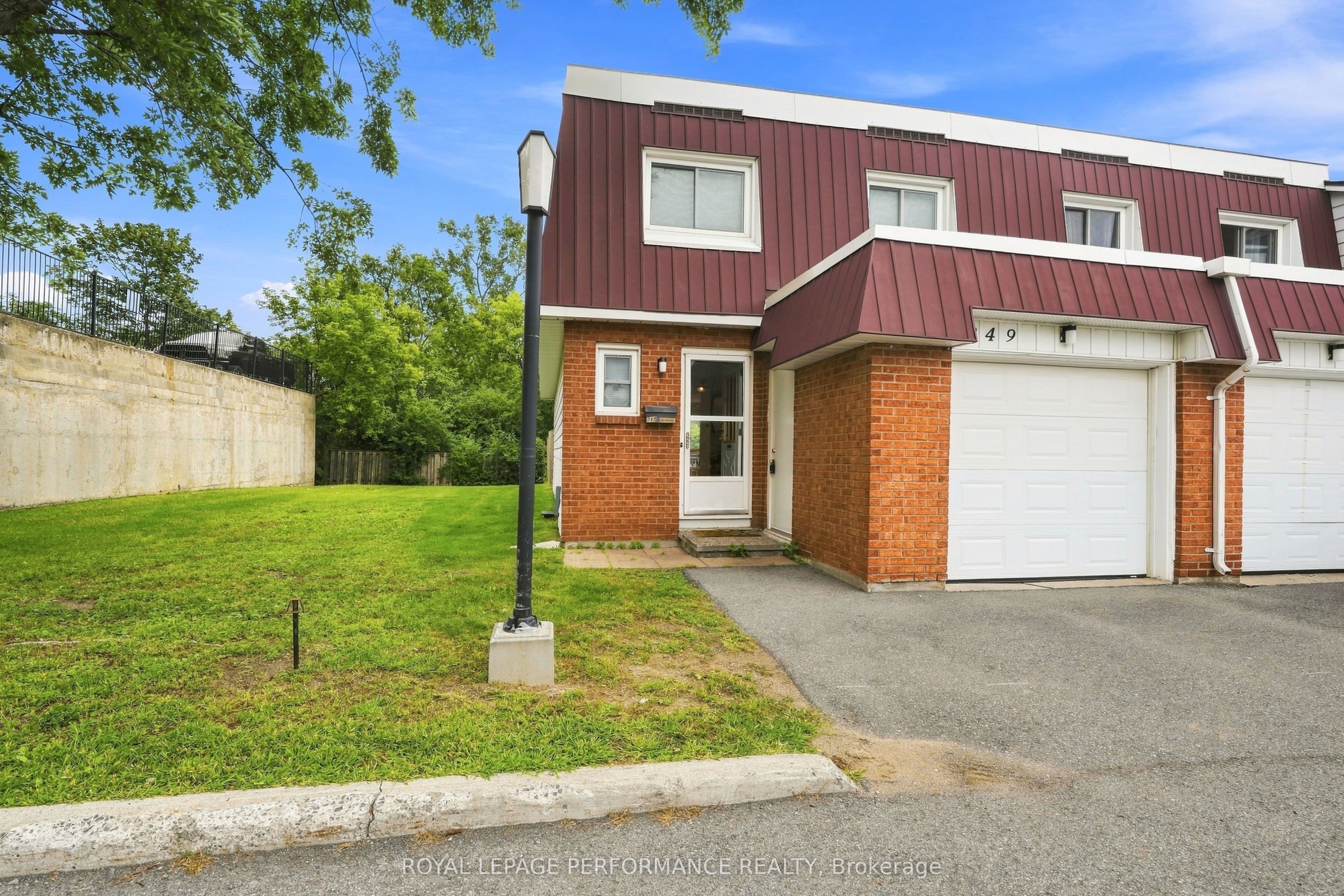Unit 94 249 Romulus Private photo 1