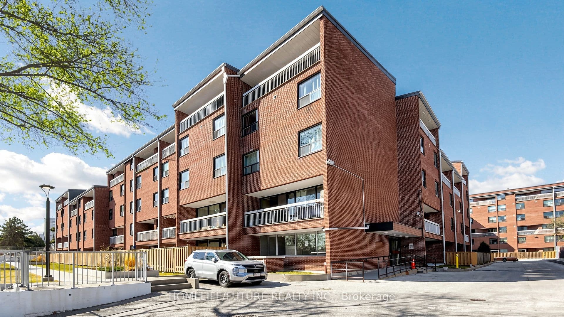 Unit 204 4060 Lawrence Avenue photo 1