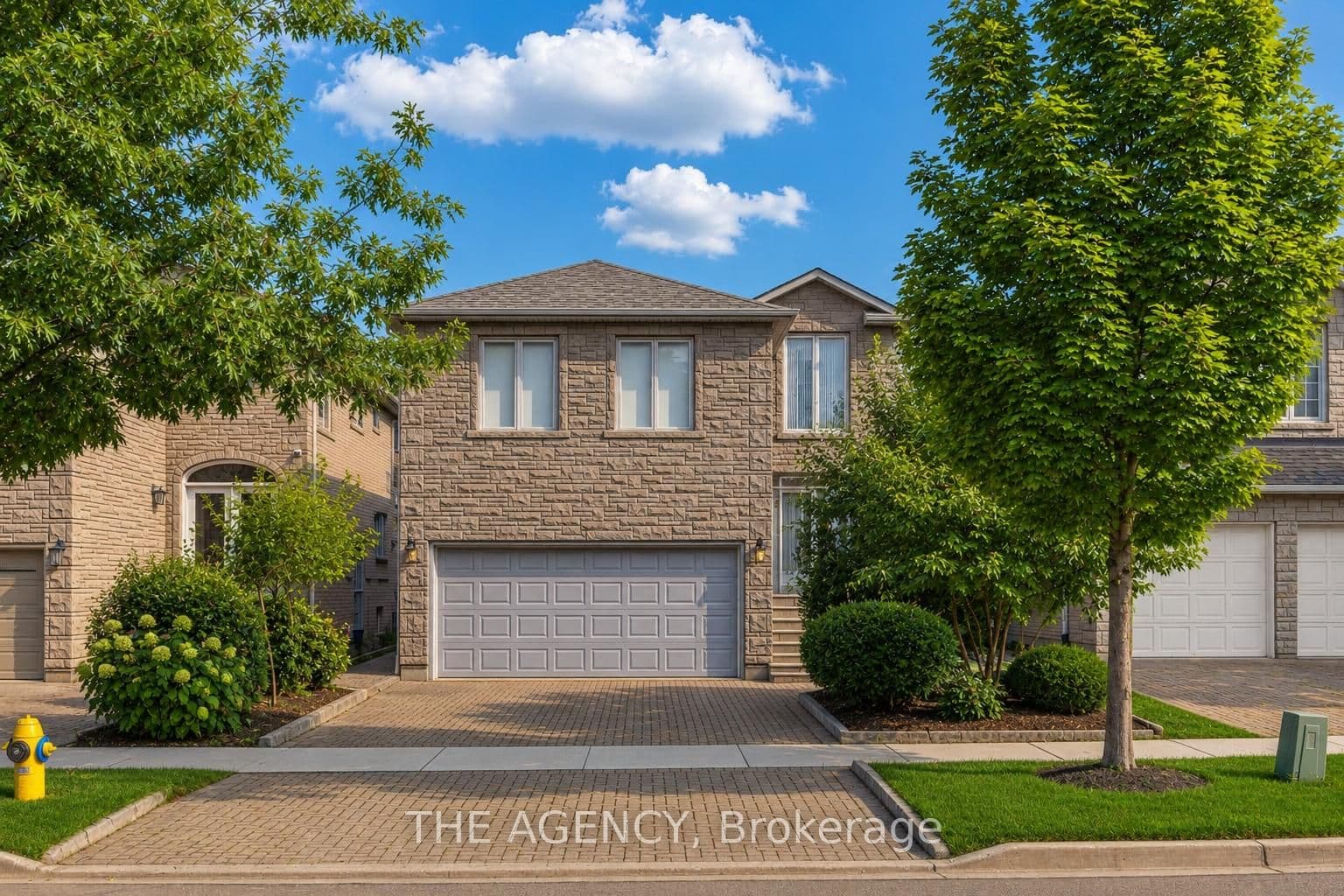 68 Townsgate Drive photo 1