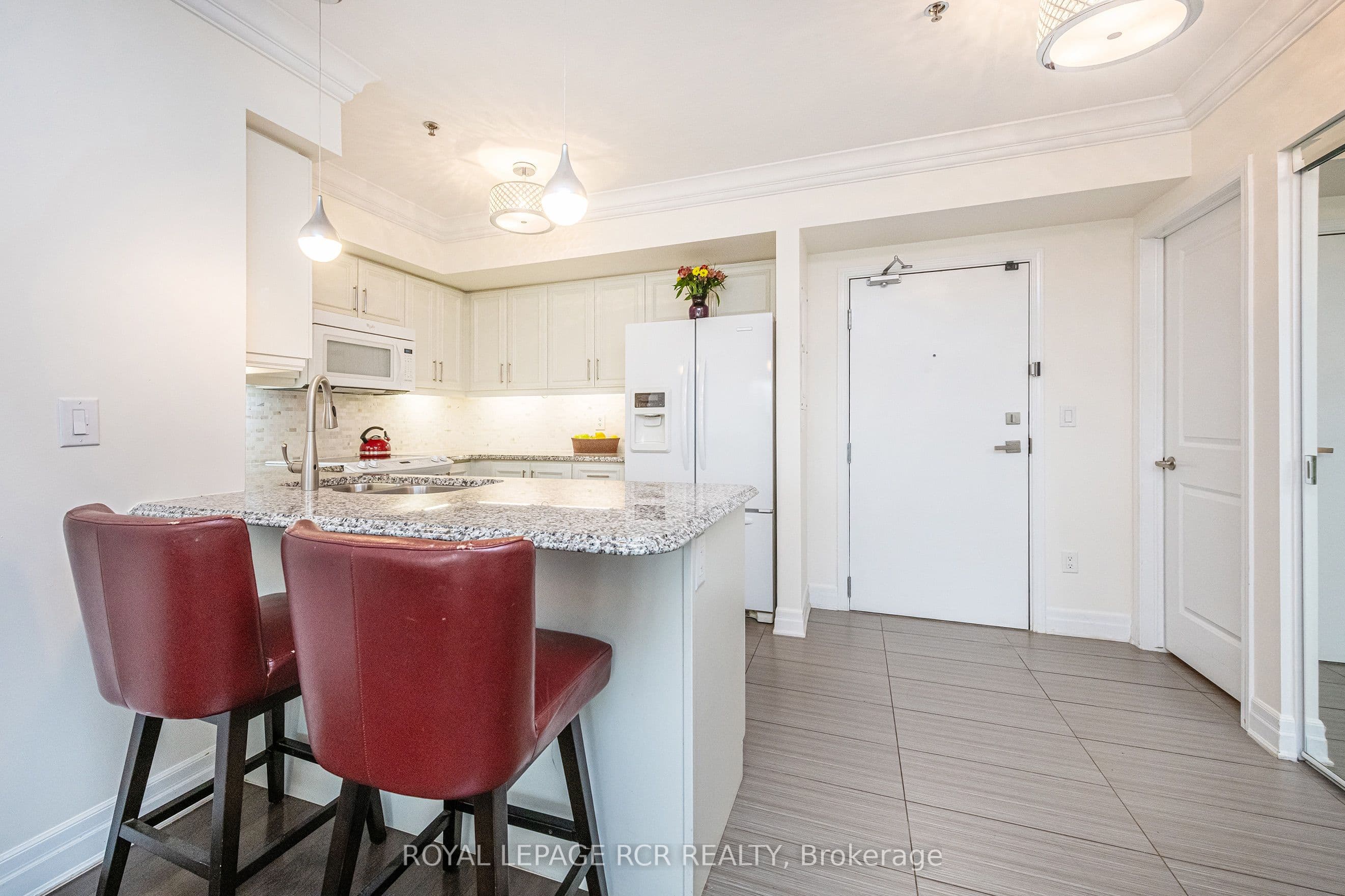 Unit 106 60 Baycliffe Crescent photo 1
