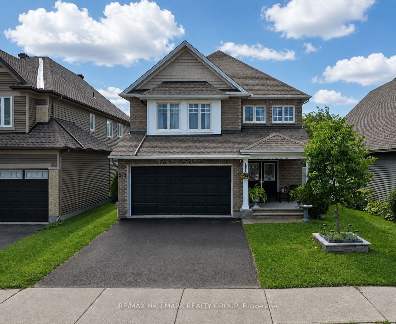 273 GRACEWOOD Crescent photo 1