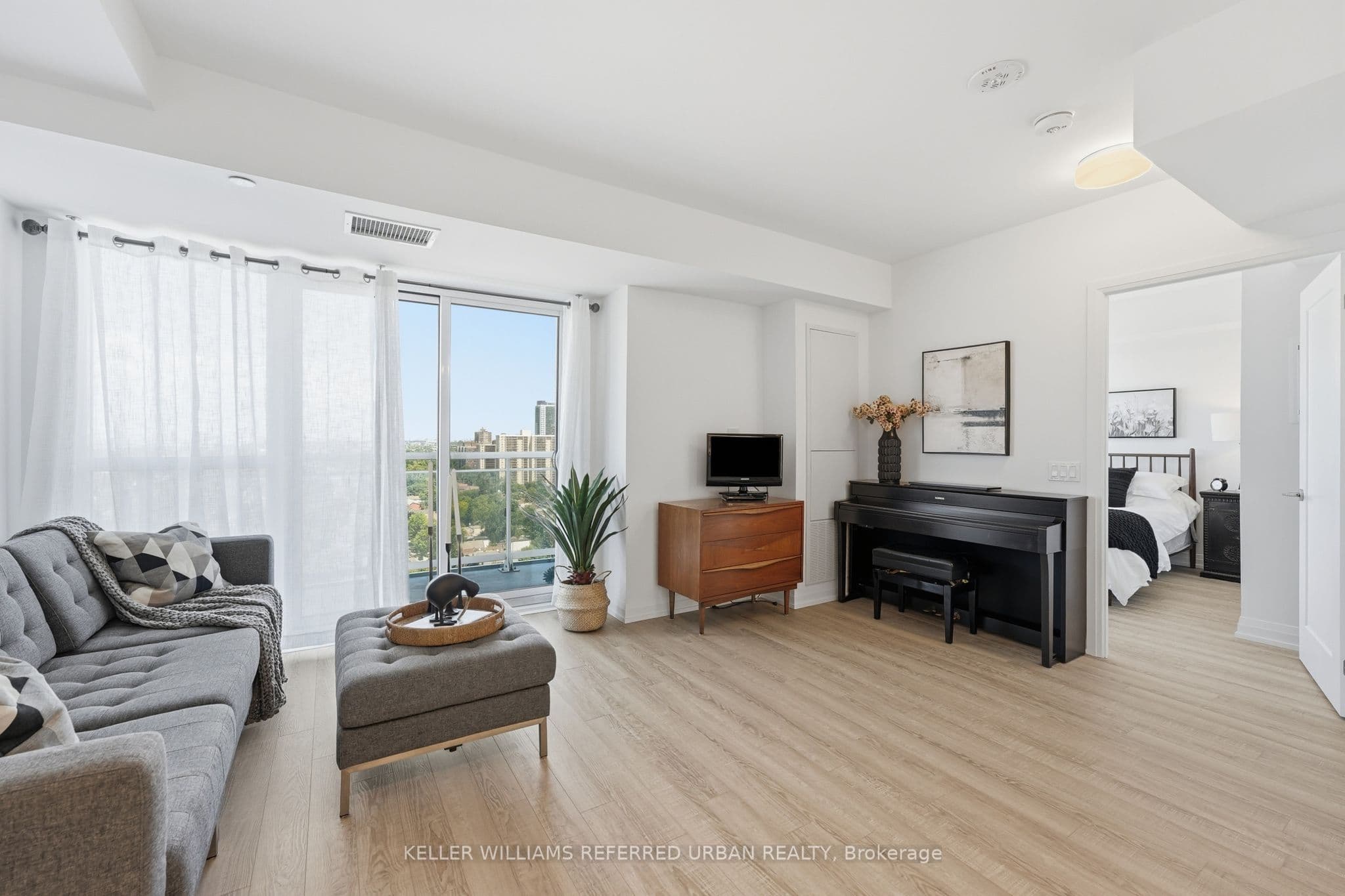 Unit 1702 286 Main Street photo 1