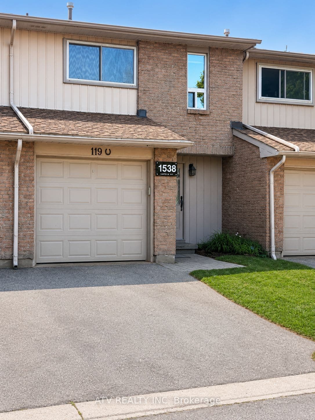 Unit 119 1538 Lancaster Drive photo 1