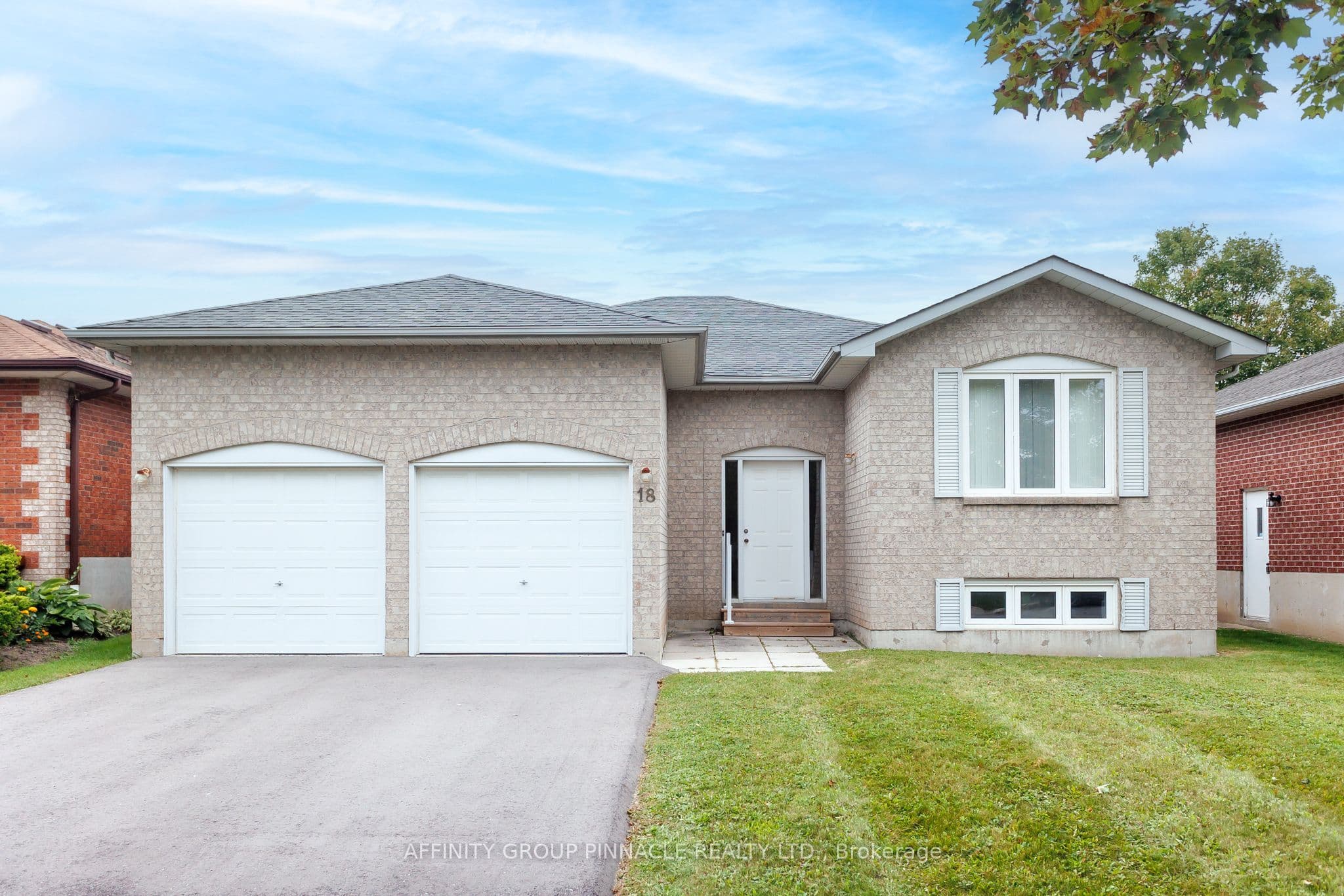 18 Lakeview Drive photo 1