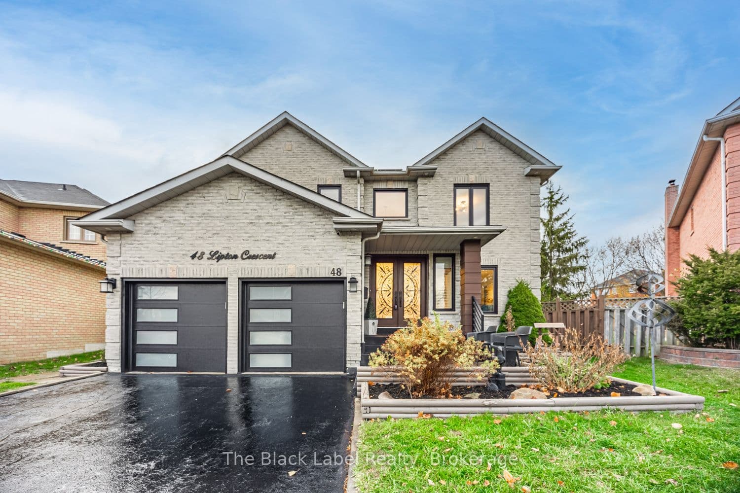 48 Lipton Crescent photo 1