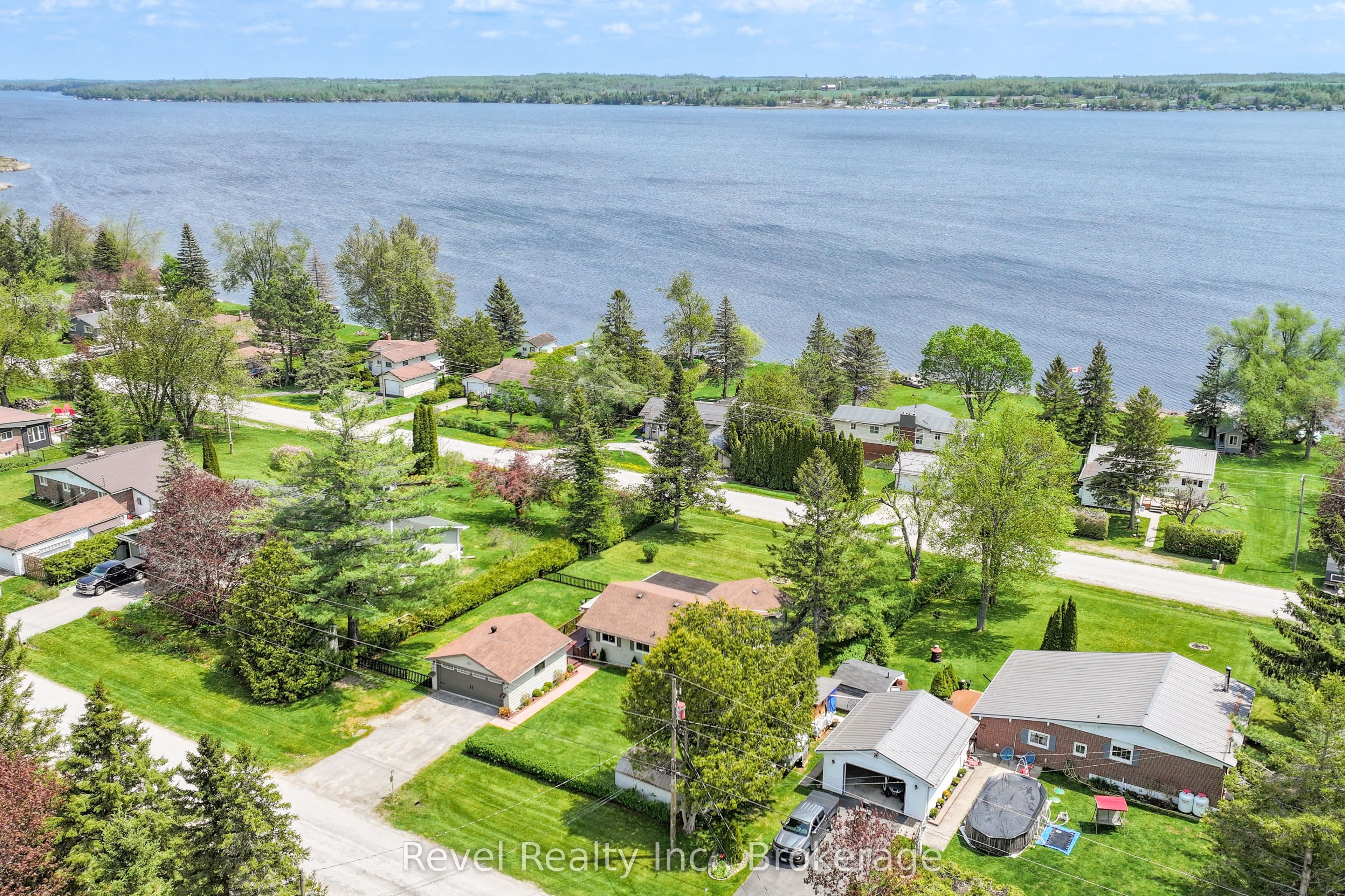 133 Victoria Drive photo 1