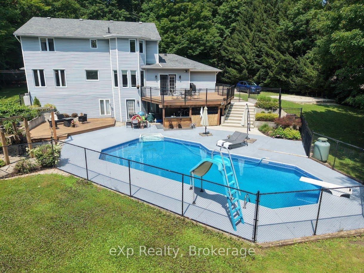 20 Highland Crescent photo 1