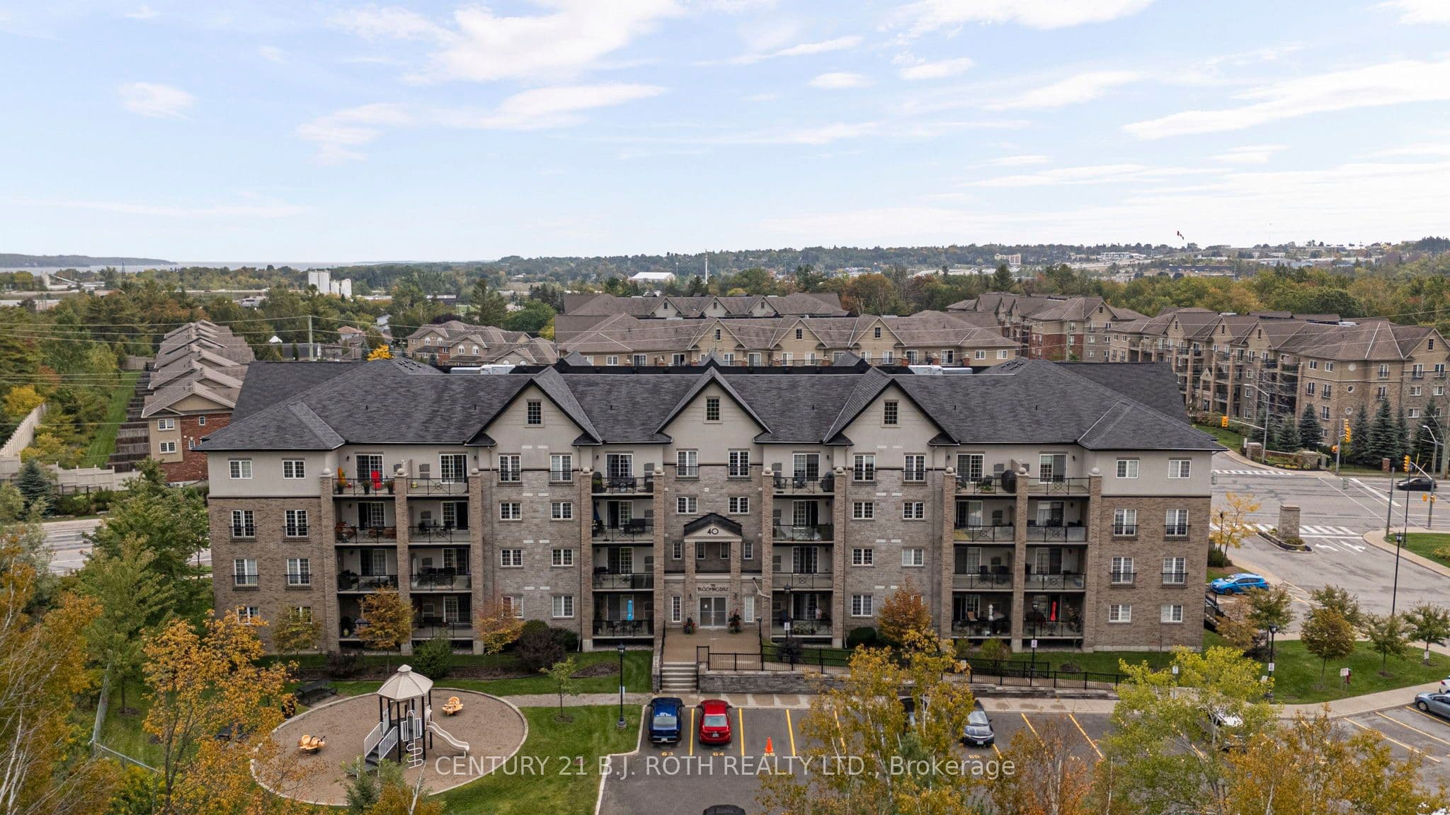 Unit 204 40 Ferndale Drive photo 1