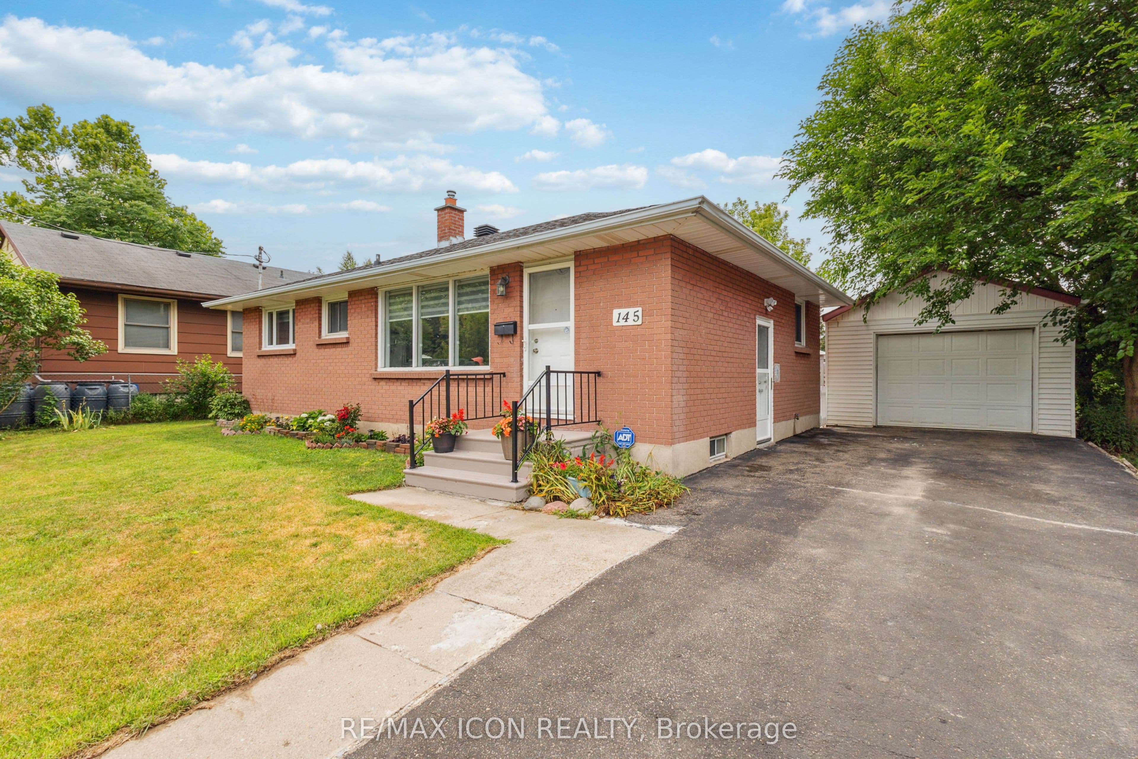 145 Gladstone Avenue photo 1
