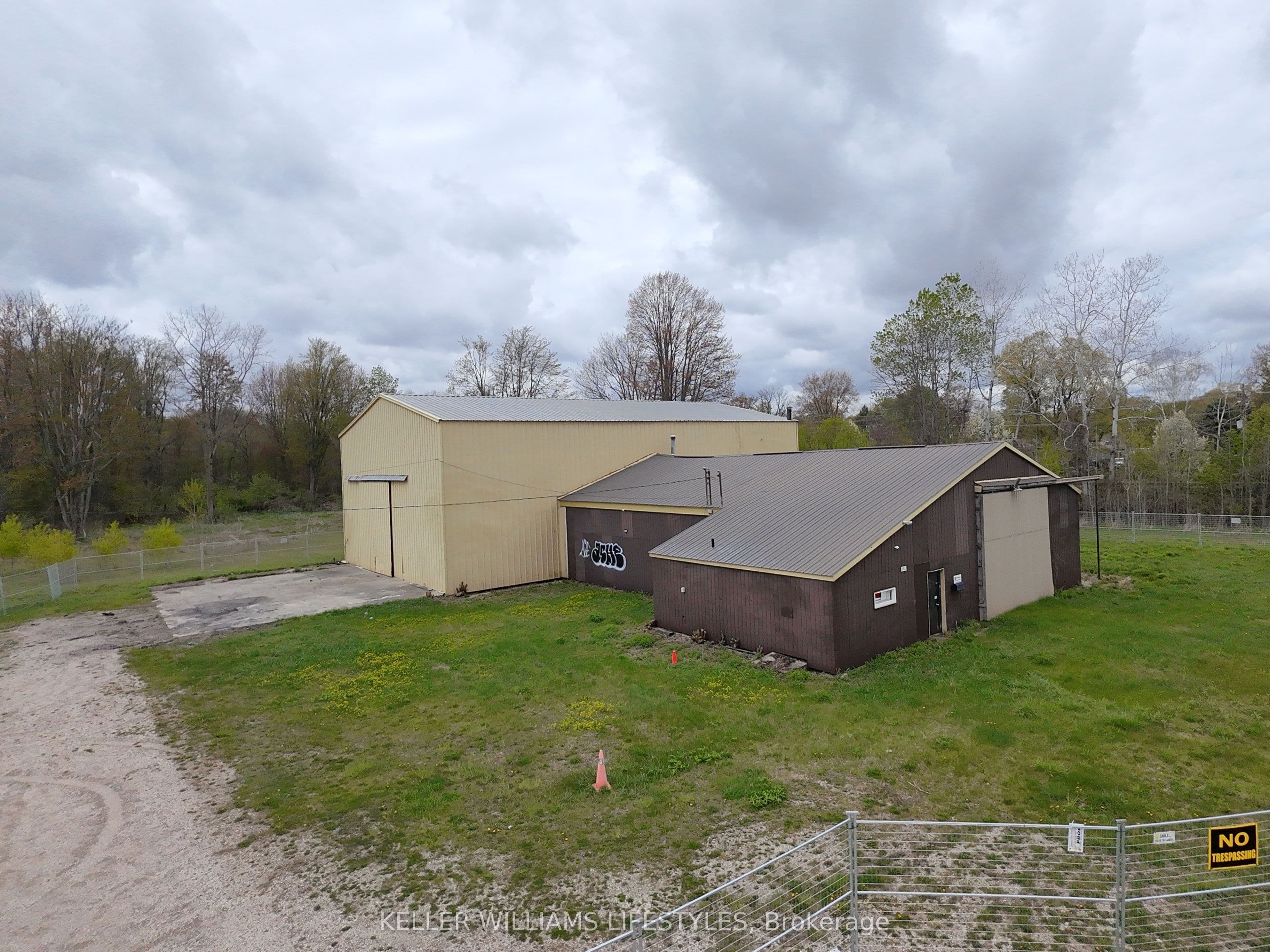 238 MacEwan Street photo 1