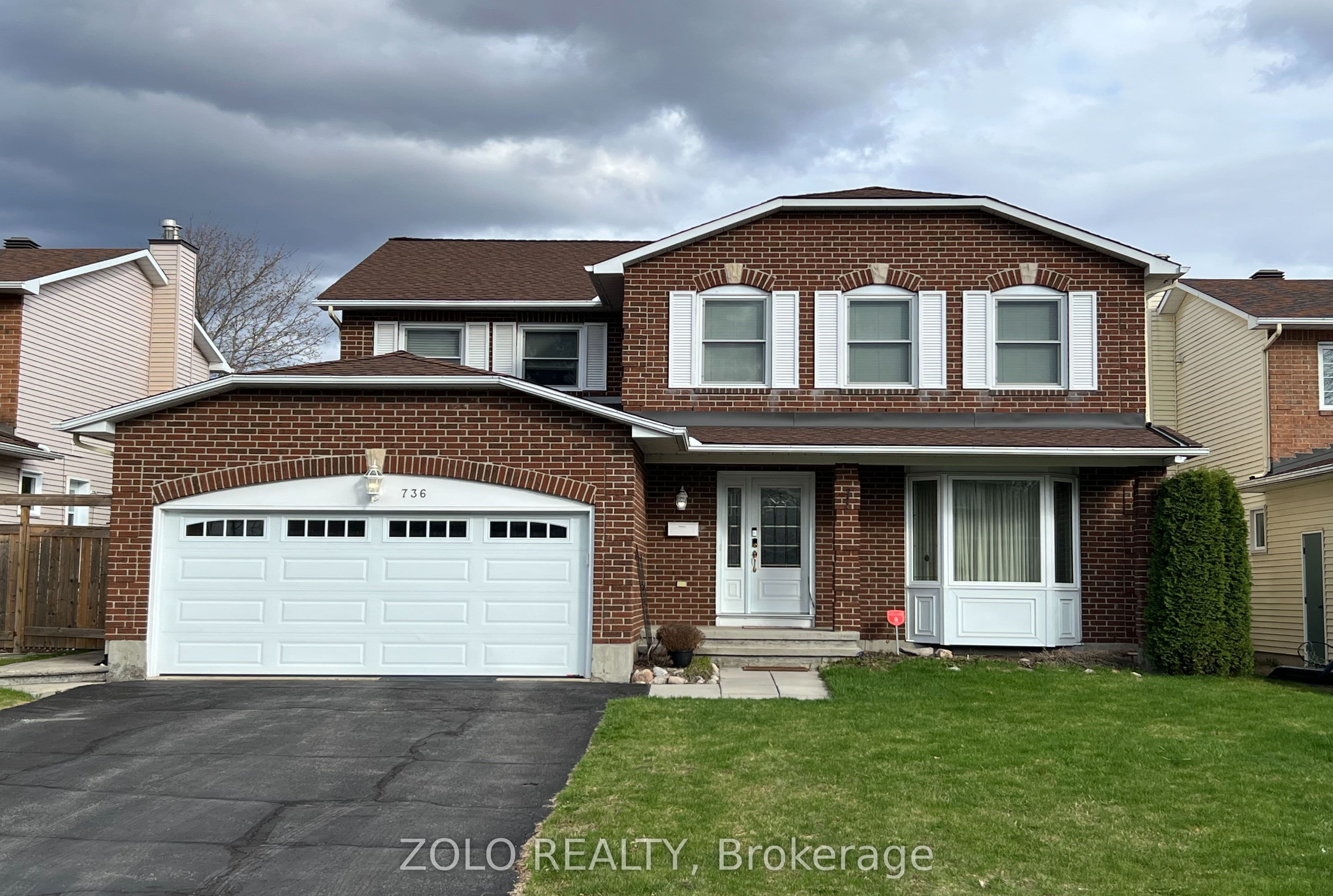 736 Hauteview Crescent photo 1