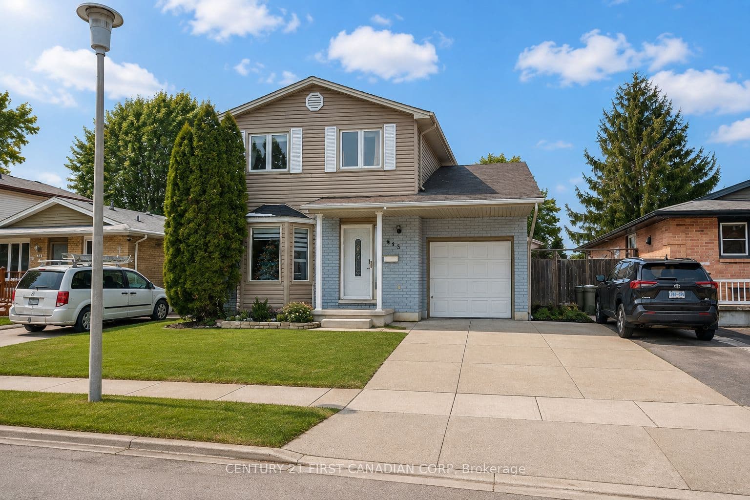 345 Banbury Crescent photo 1