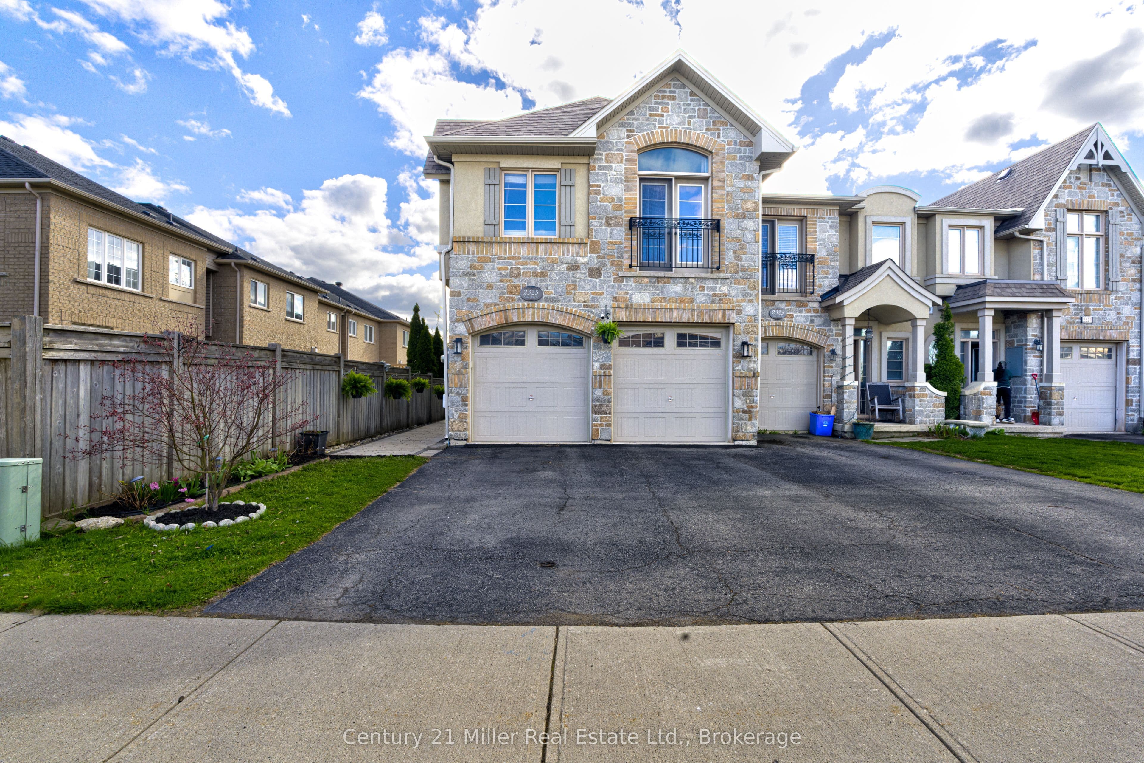 2325 Stone Glen Crescent photo 1