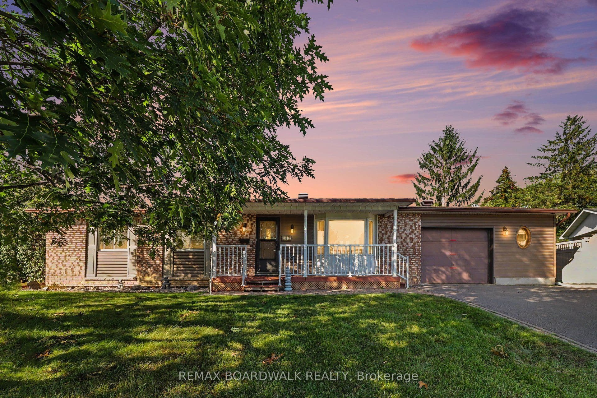 389 Hatfield Crescent photo 1