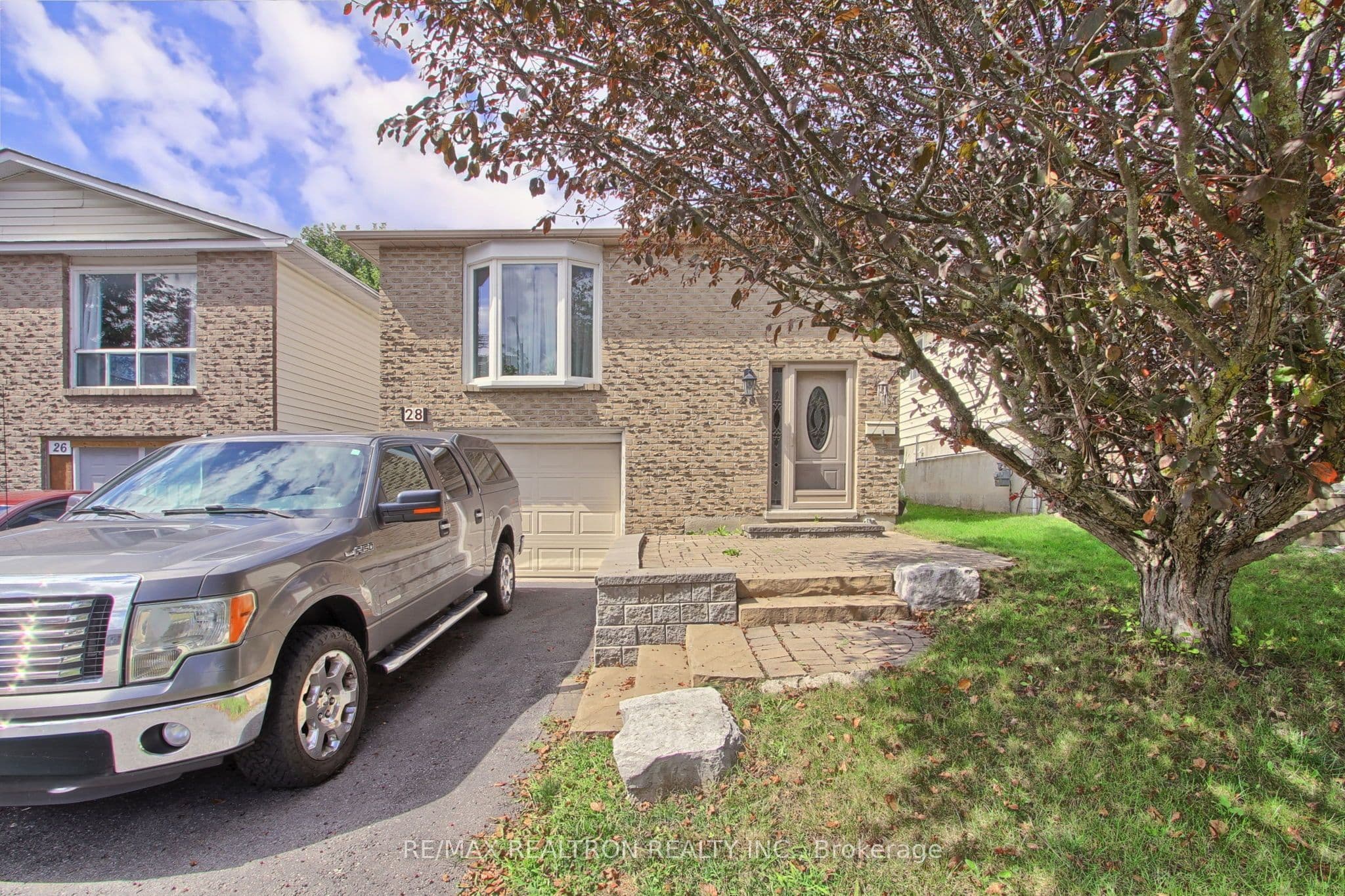 28 Longview Drive photo 1