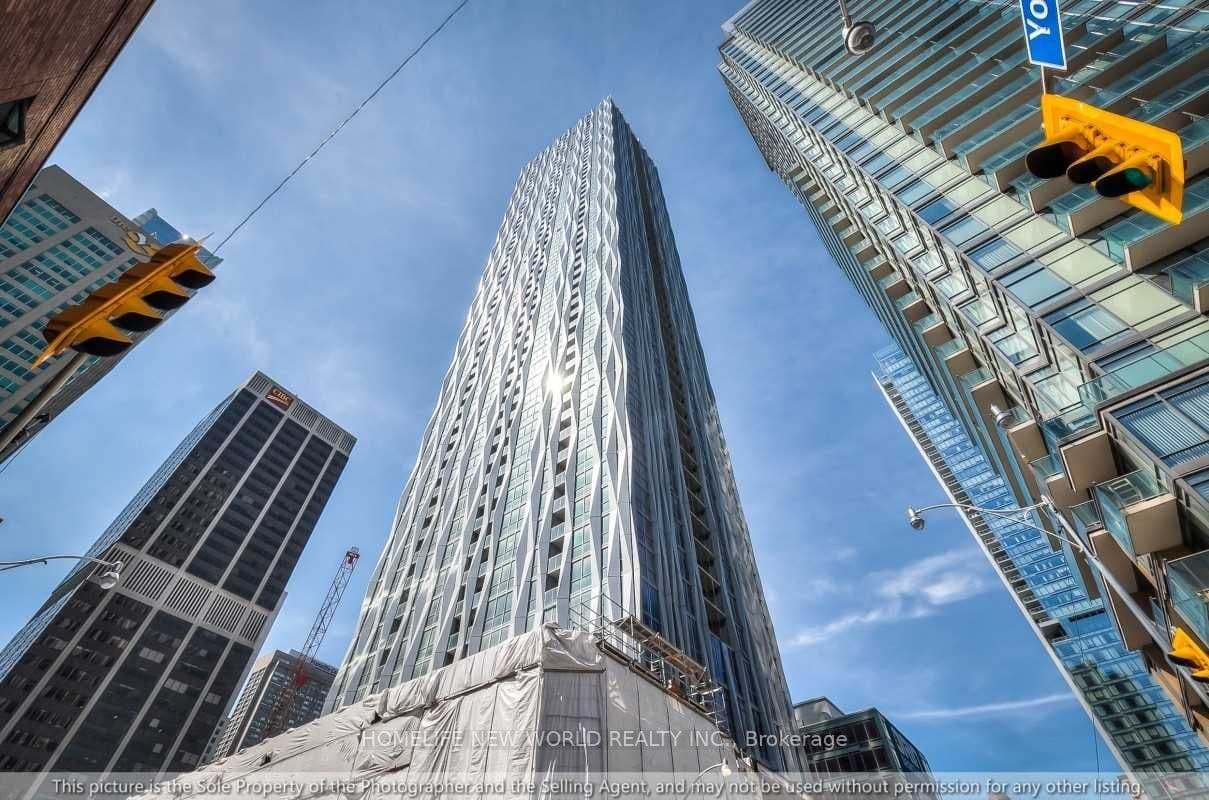 Unit 2810 1 Yorkville Avenue photo 1