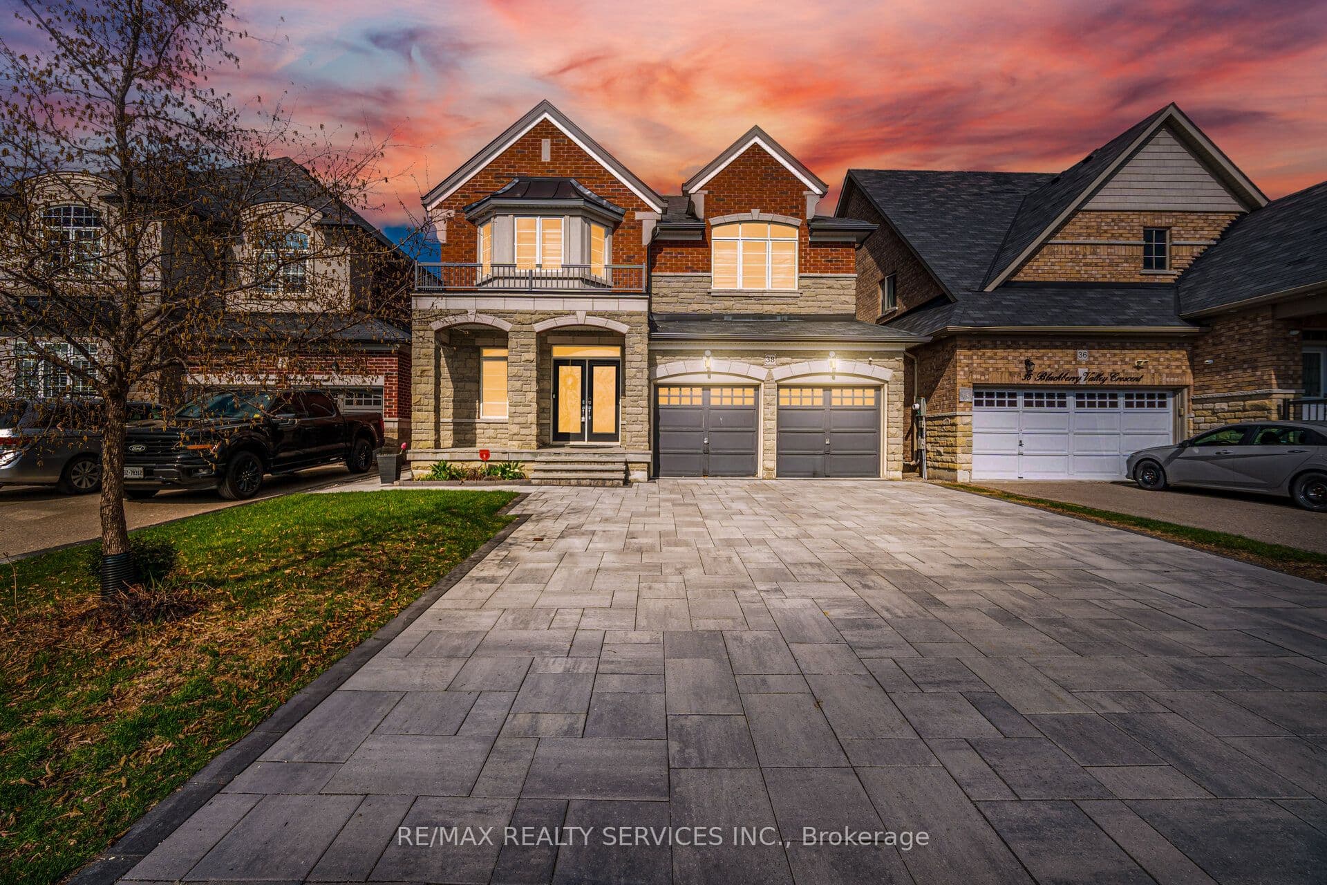 38 Blackberry Valley Crescent photo 1