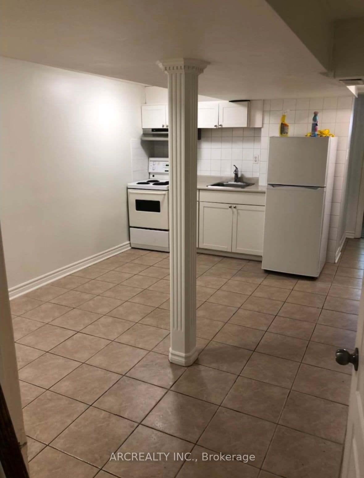 Unit Lower level 218 Altamira Road photo 1