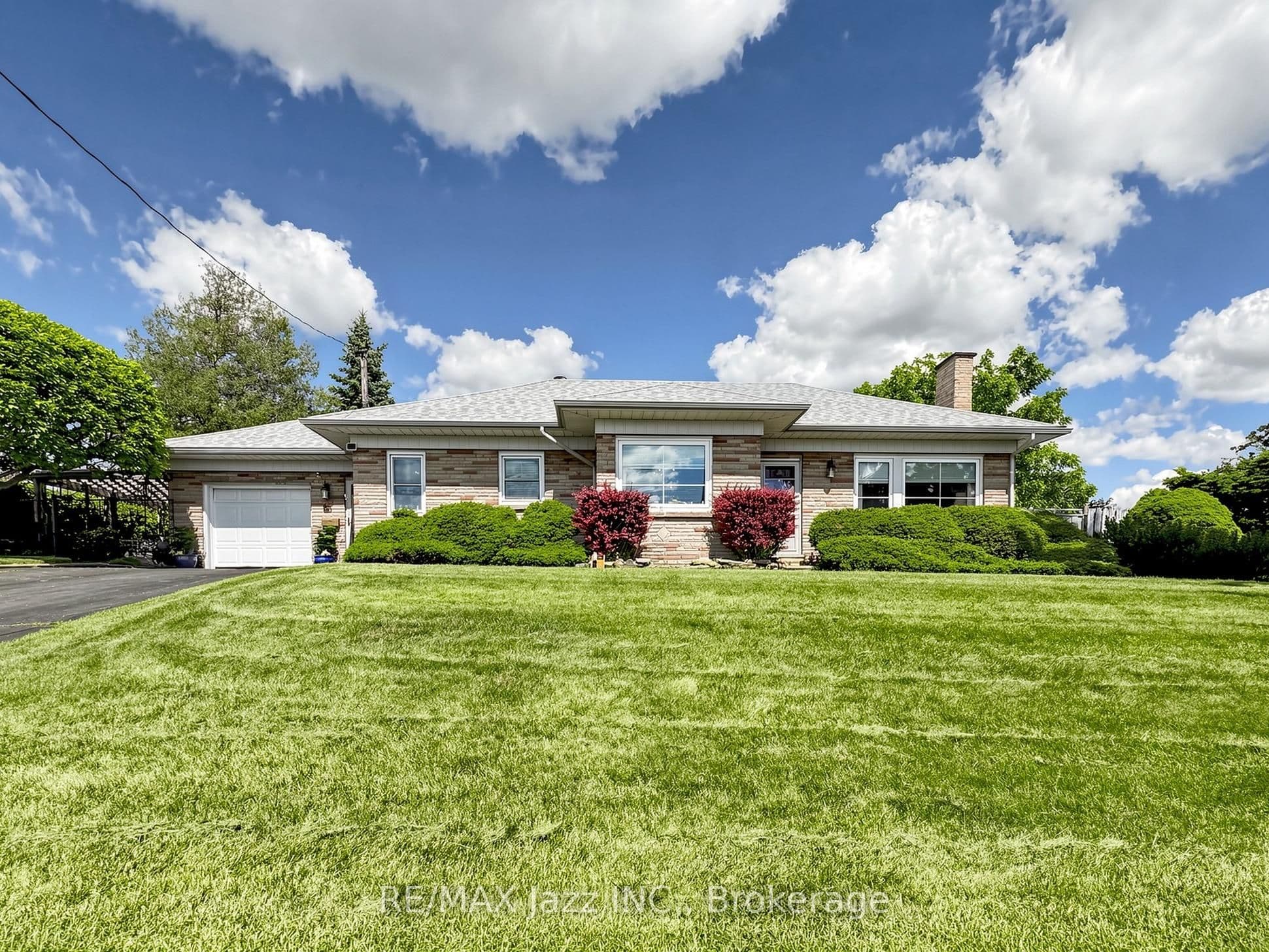 83 Stevenson Road photo 1