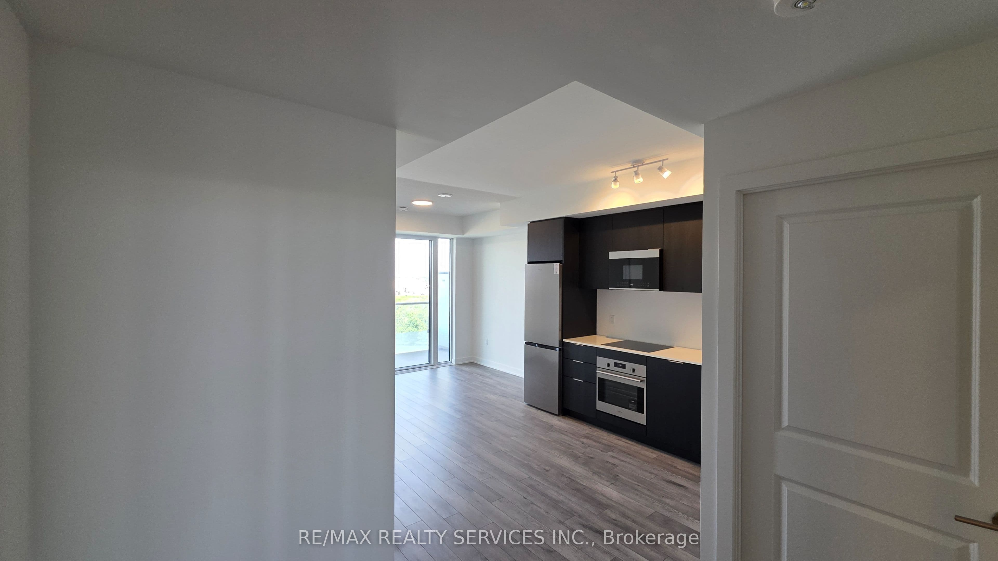 Unit 2210 15 Skyridge Drive photo 1