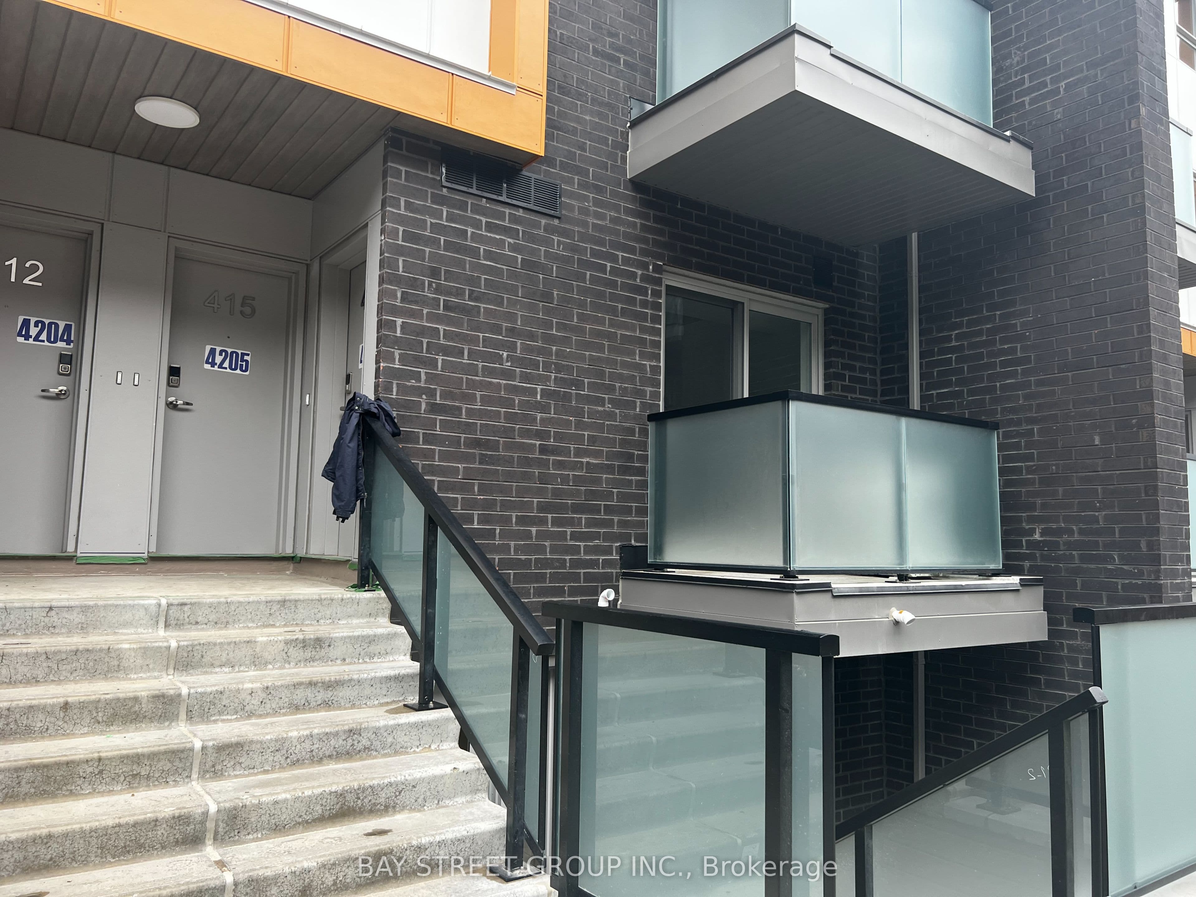 Unit 414 2789 Eglinton Avenue photo 1