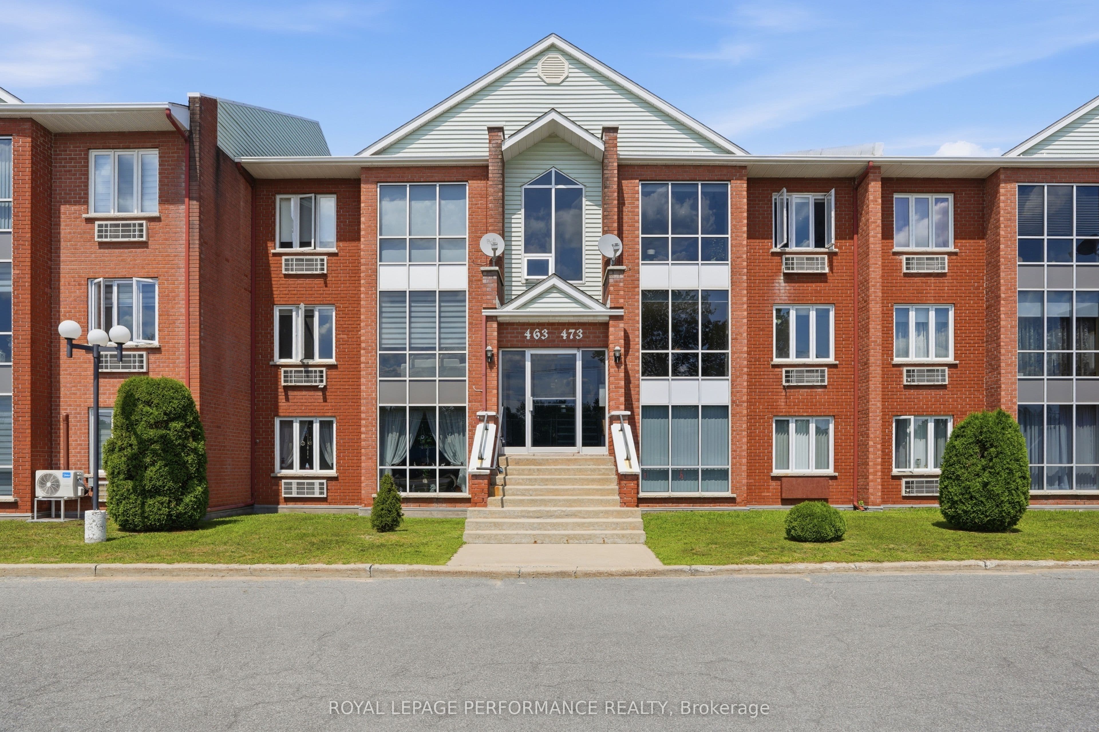 Unit 4 471 Spence Avenue photo 1