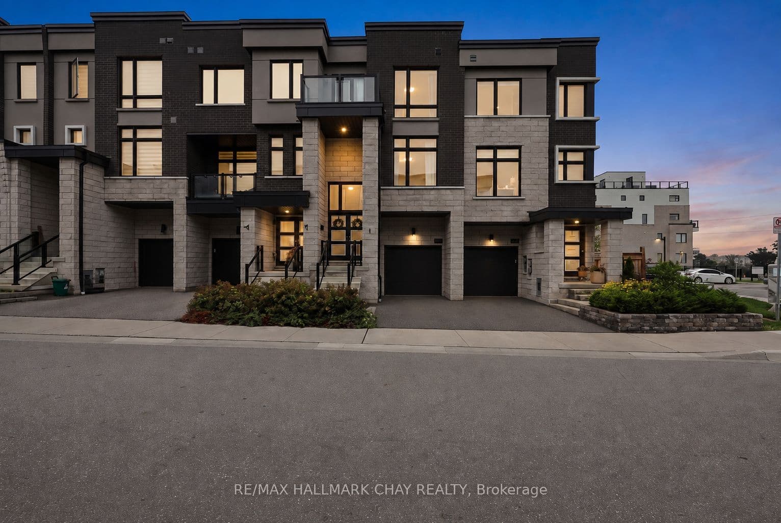 2526 Castlegate Crossing photo 1