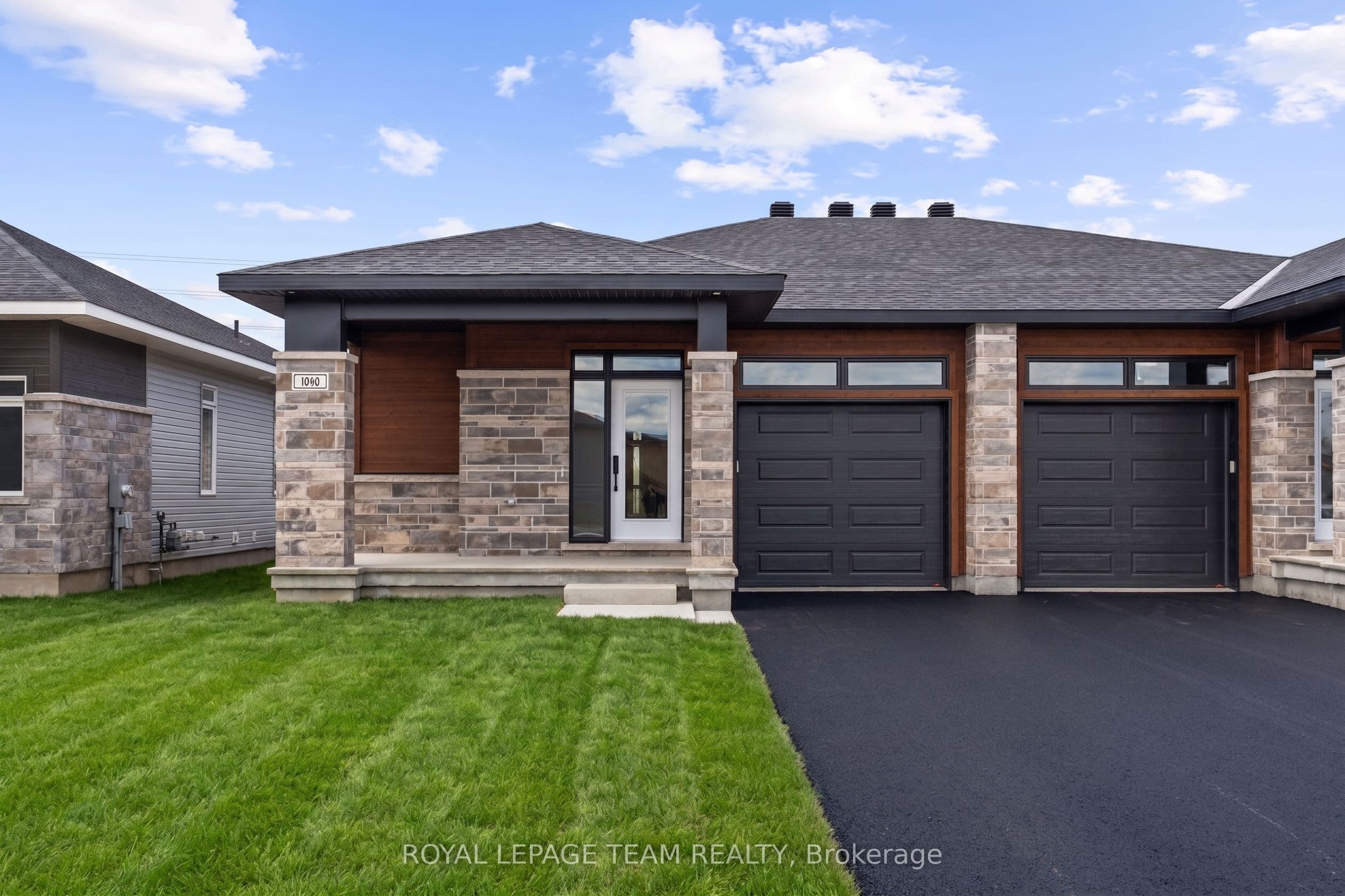 1094 Moore Street photo 1