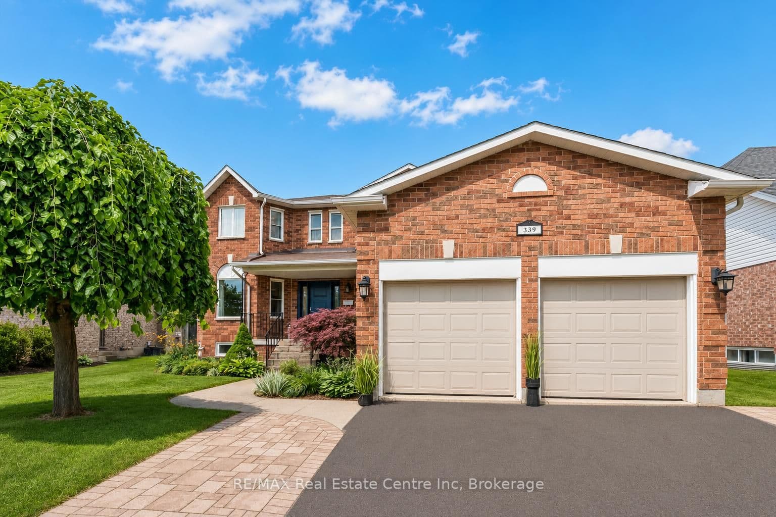 339 DANIEL Crescent photo 1