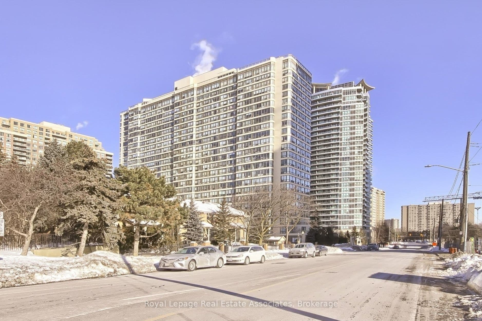 Unit 511 55 Elm Drive photo 1