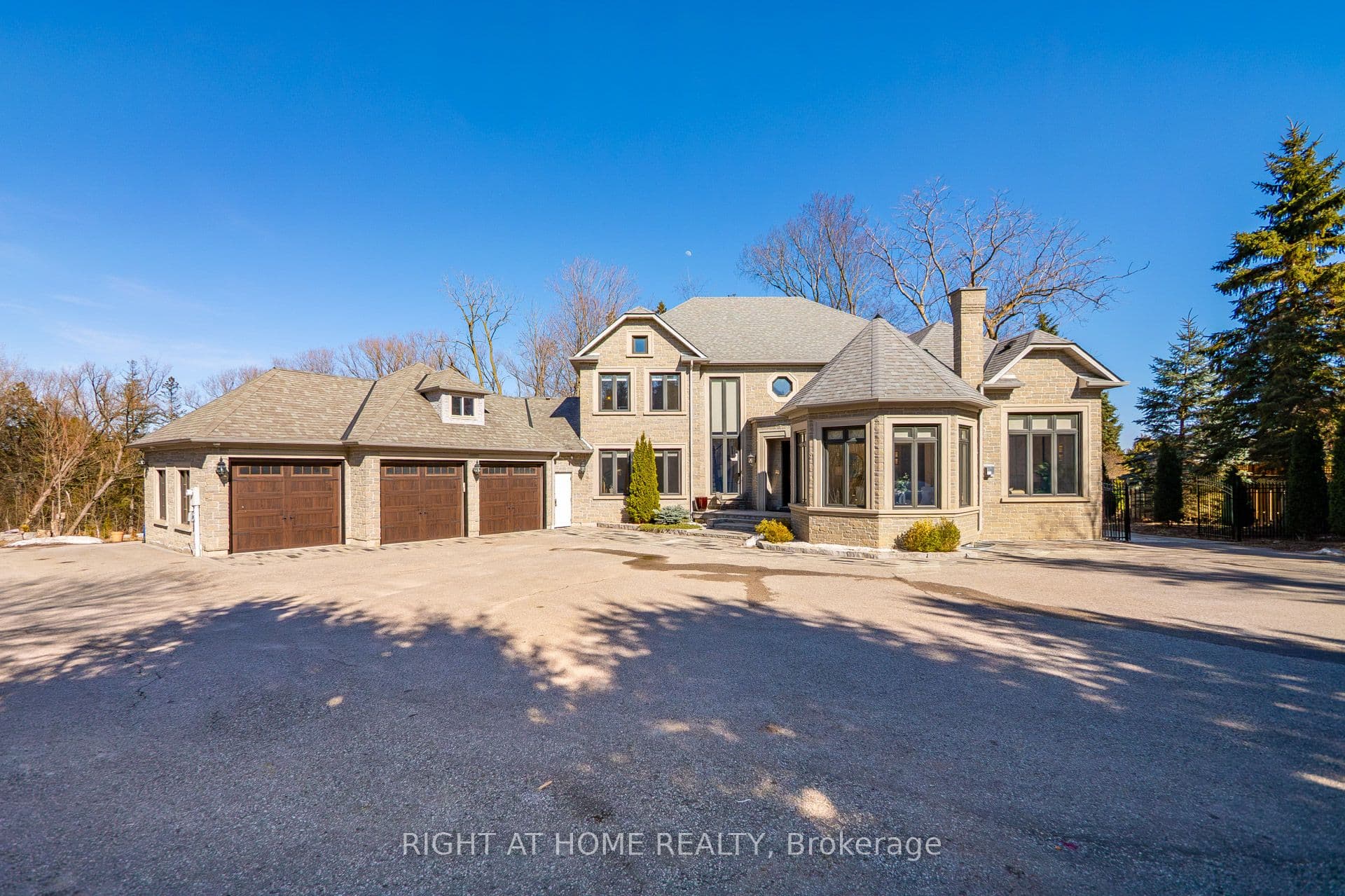 661 Wellington Street photo 1