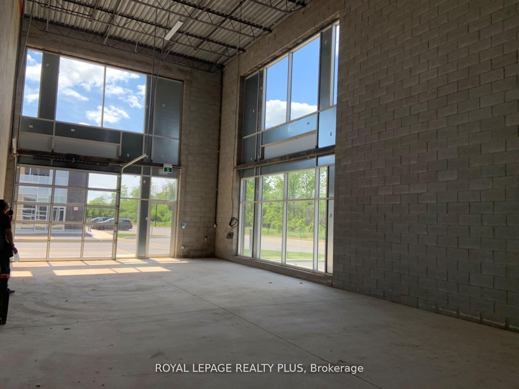 Unit 6 1162 King Road photo 1