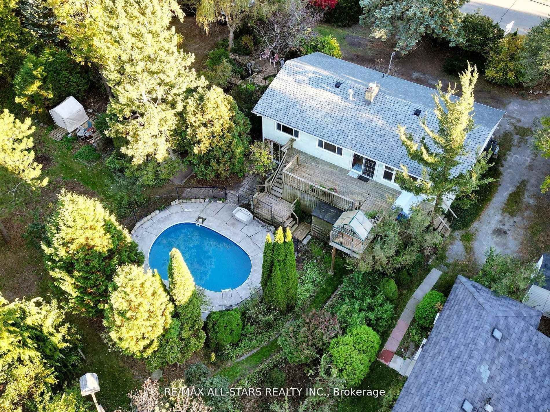 40 Riverglen Drive photo 1