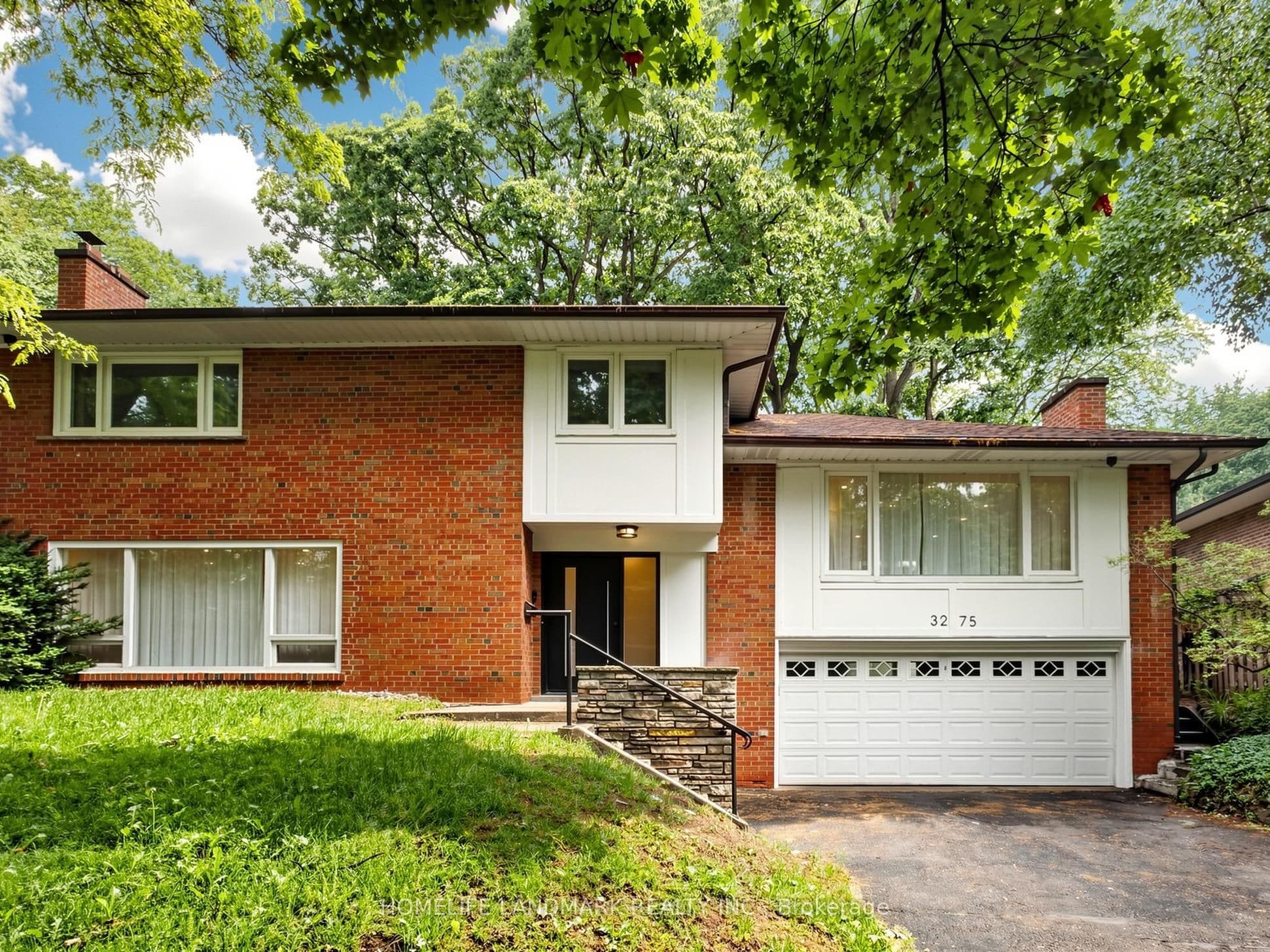 3275 Credit Heights Drive photo 1