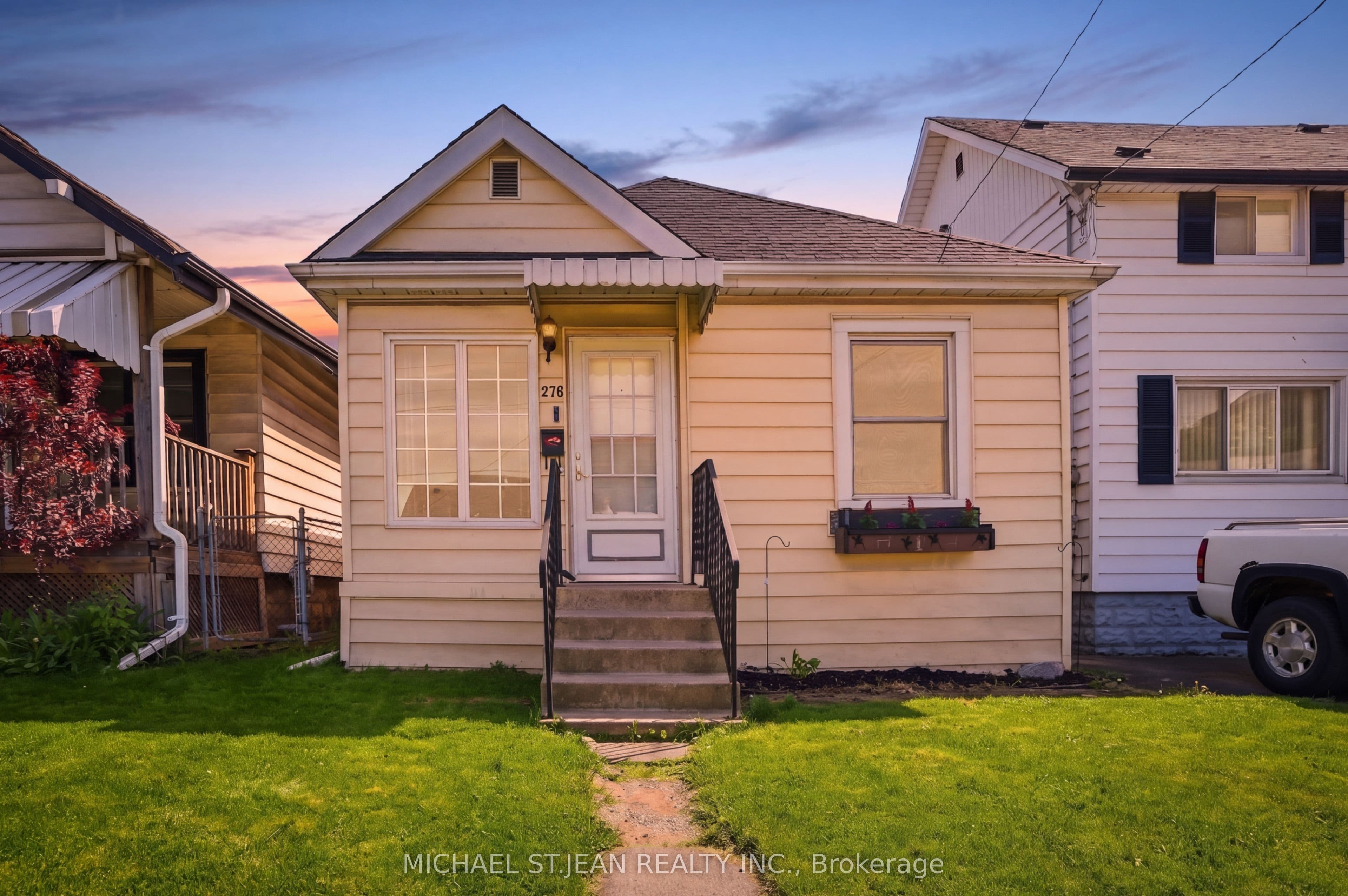 276 Roxborough Avenue photo 1