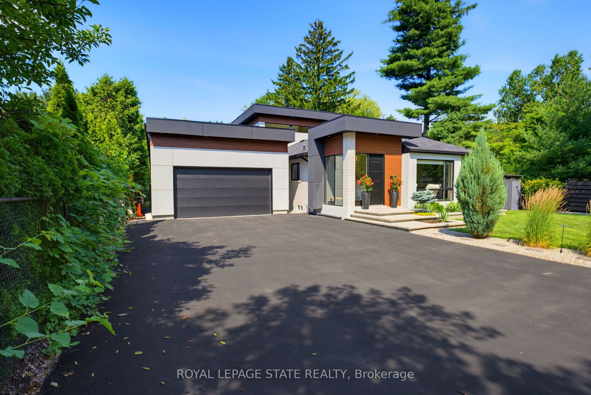 282 Robina Road photo 1