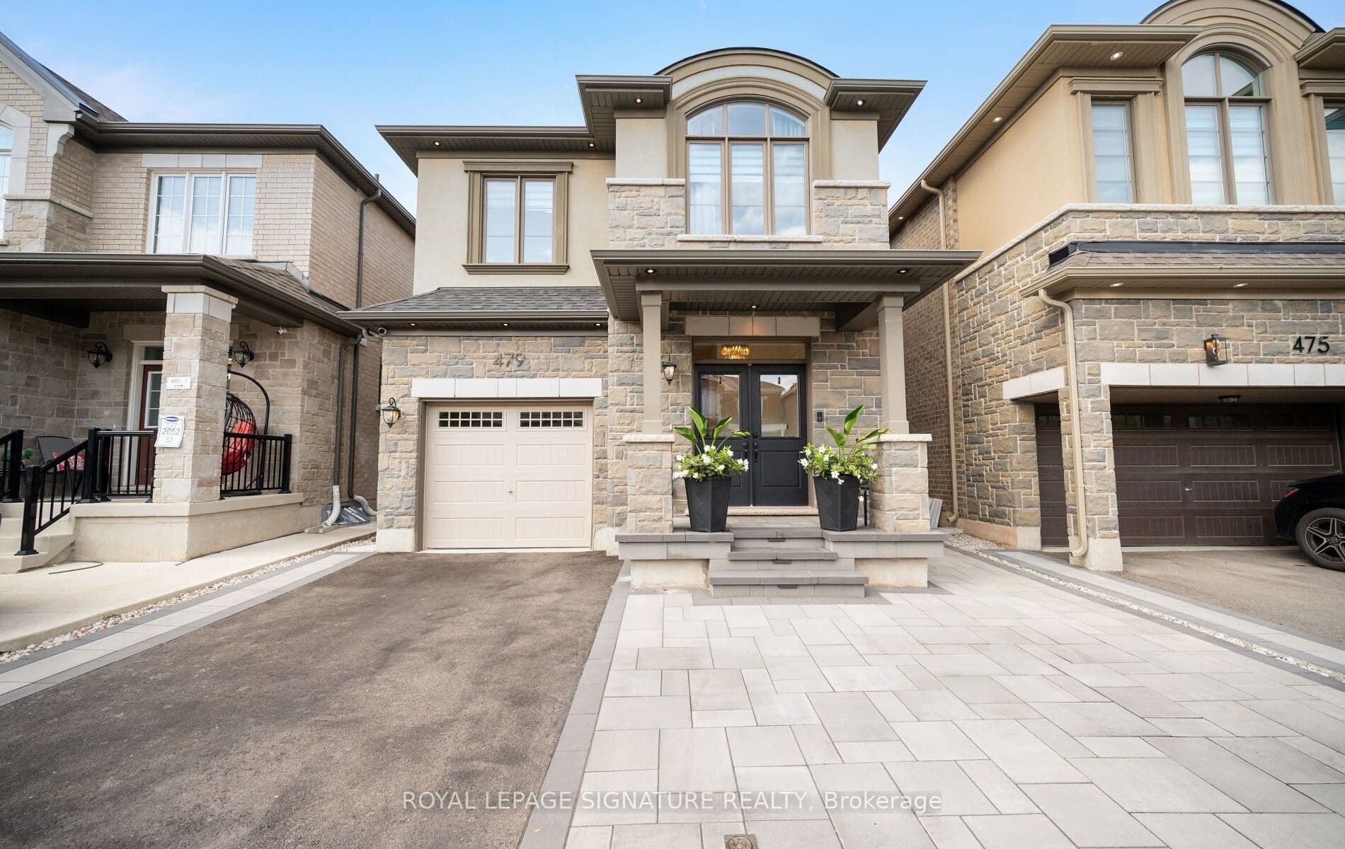 479 Violet Gate photo 1