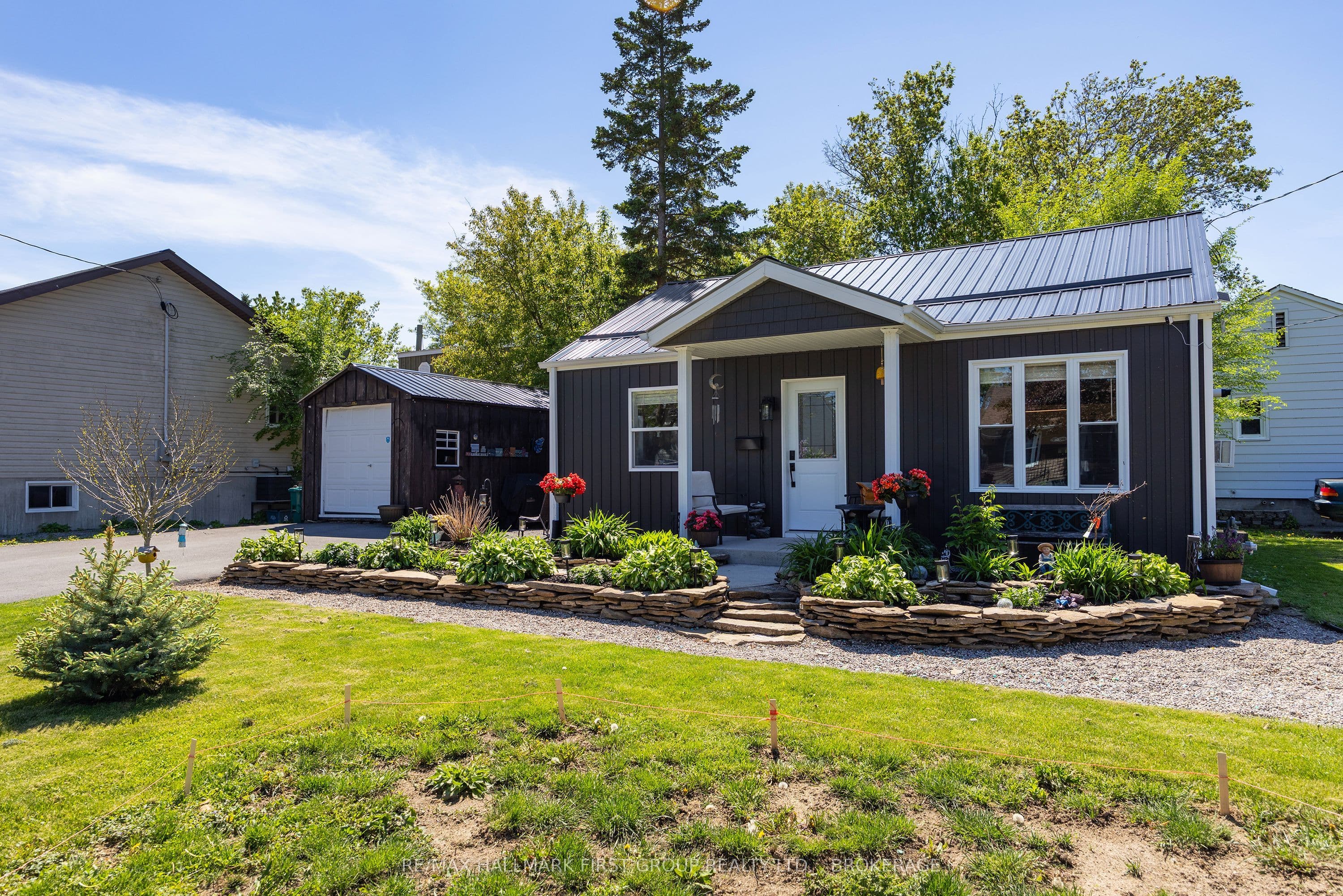 488 Nelson Street photo 1