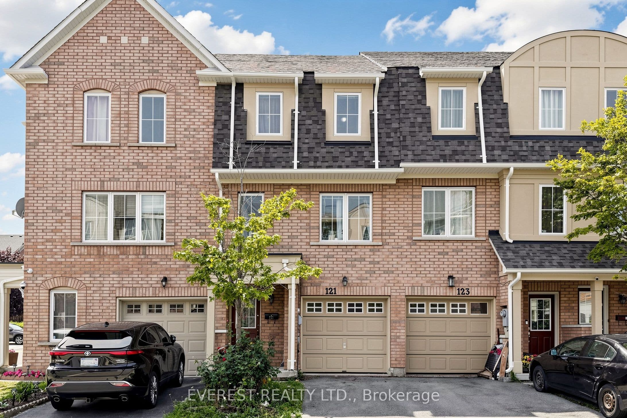 121 Jenkinson Way photo 1