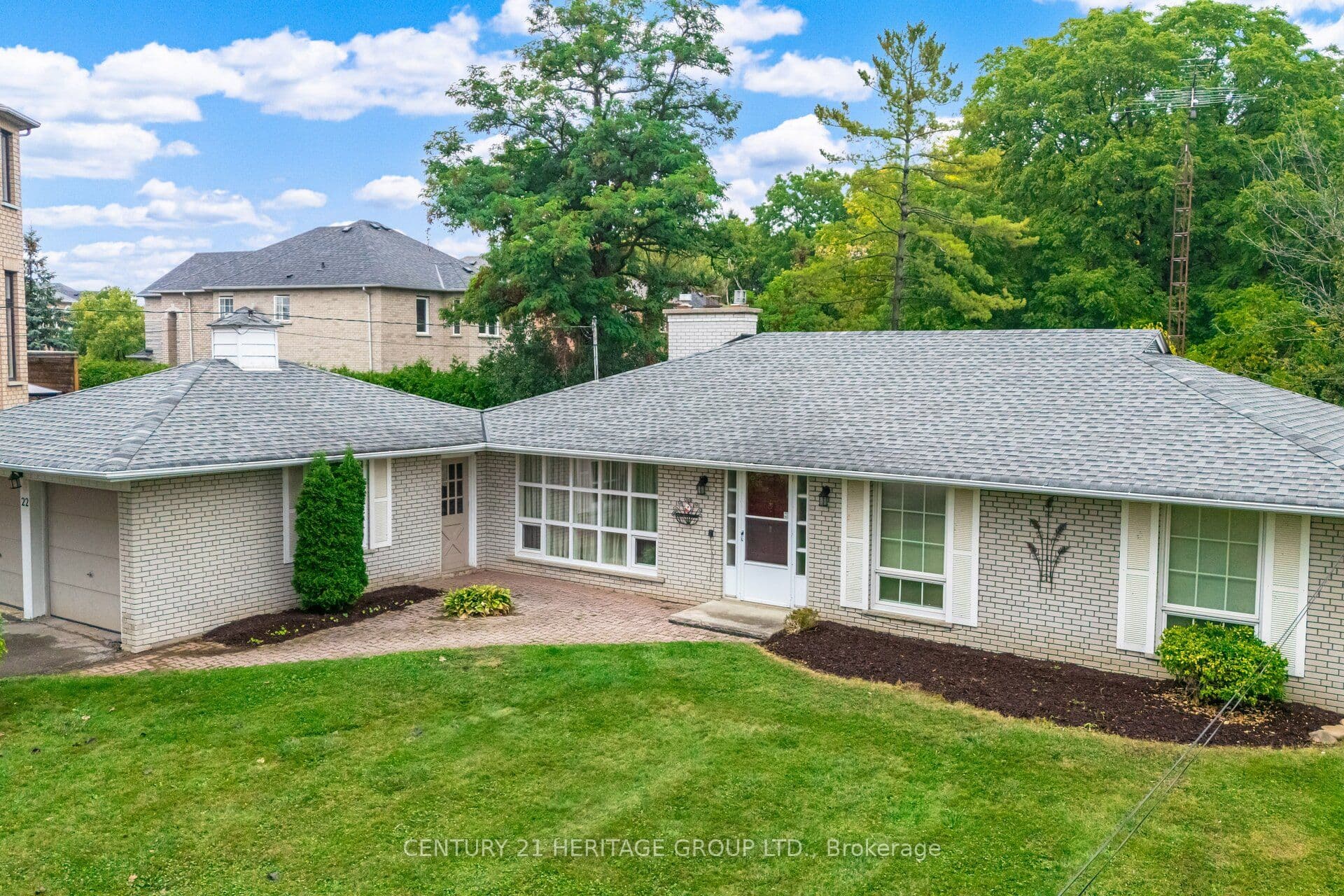22 Poplar Drive photo 1