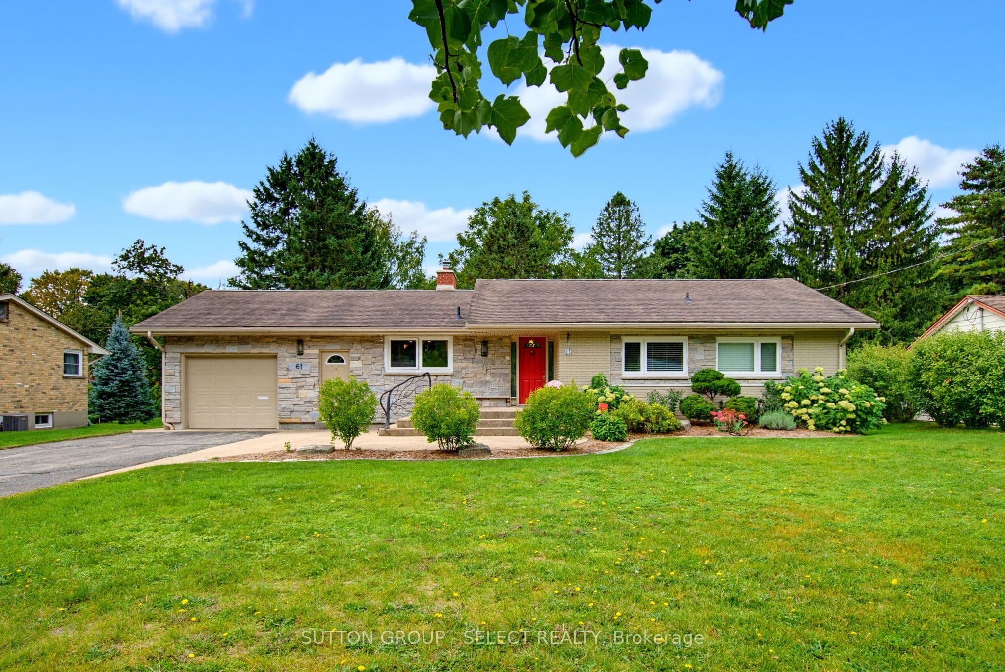 61 Daleview Crescent photo 1