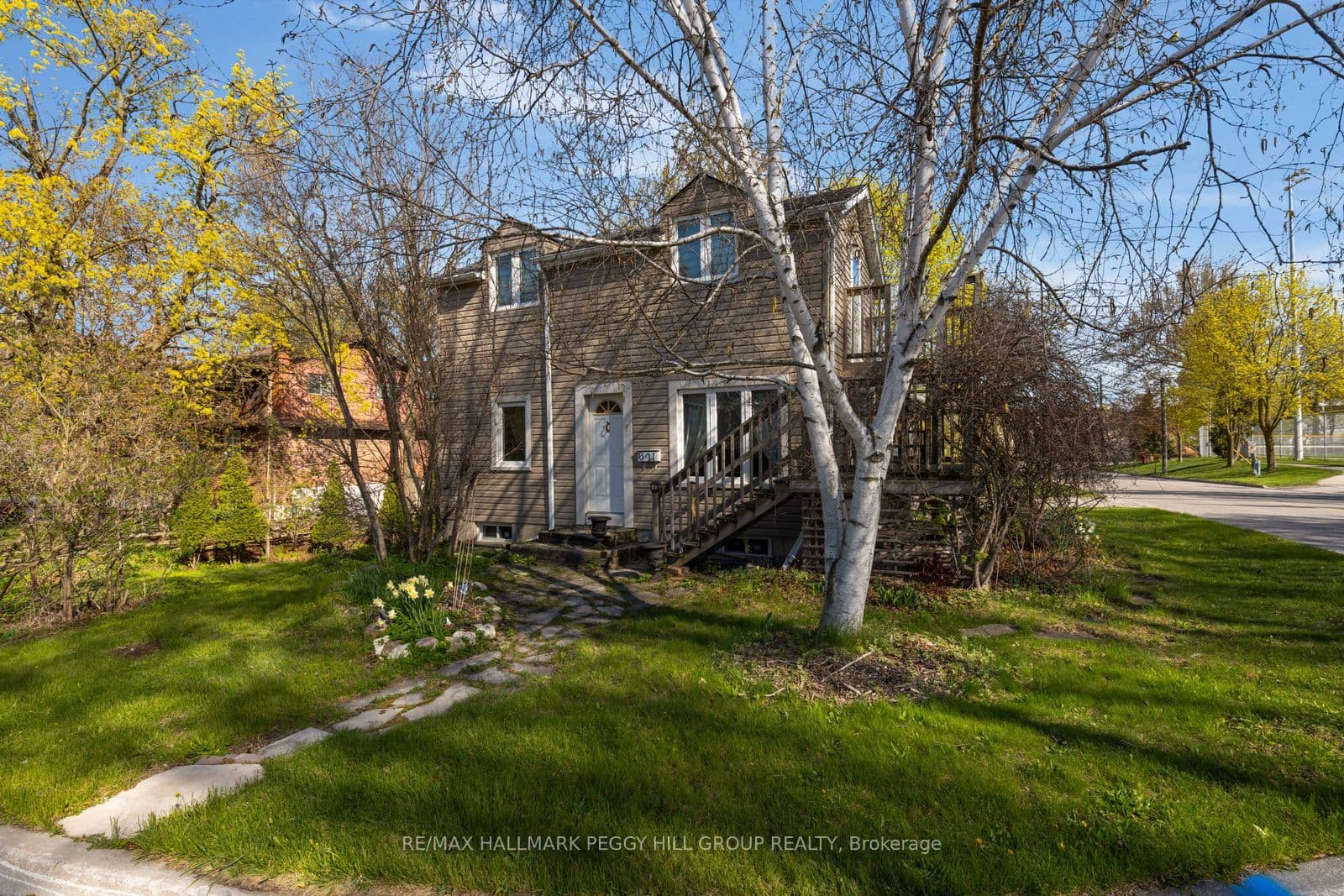 621 Lydia Street photo 1