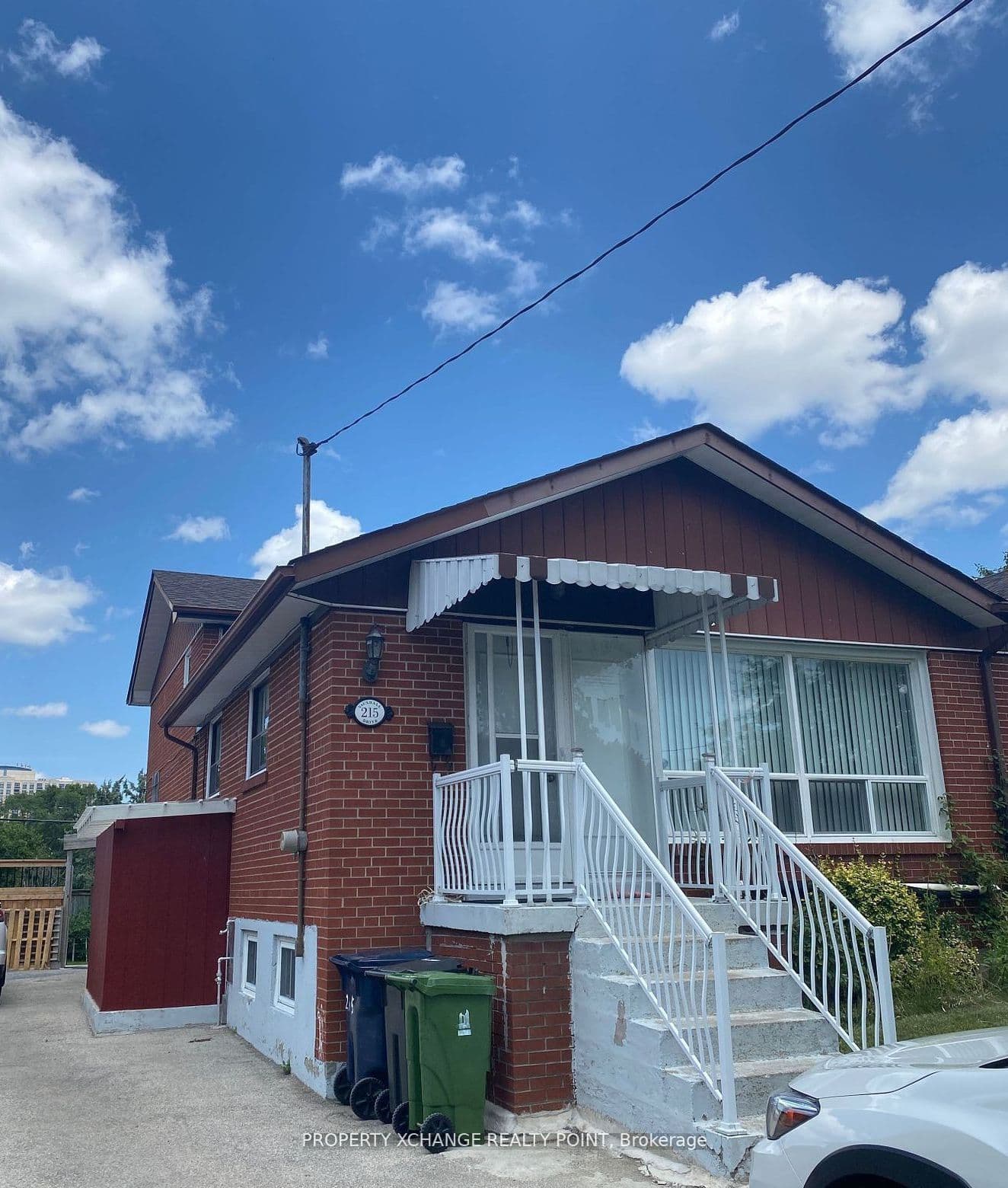 215 Vauxhall Drive photo 1