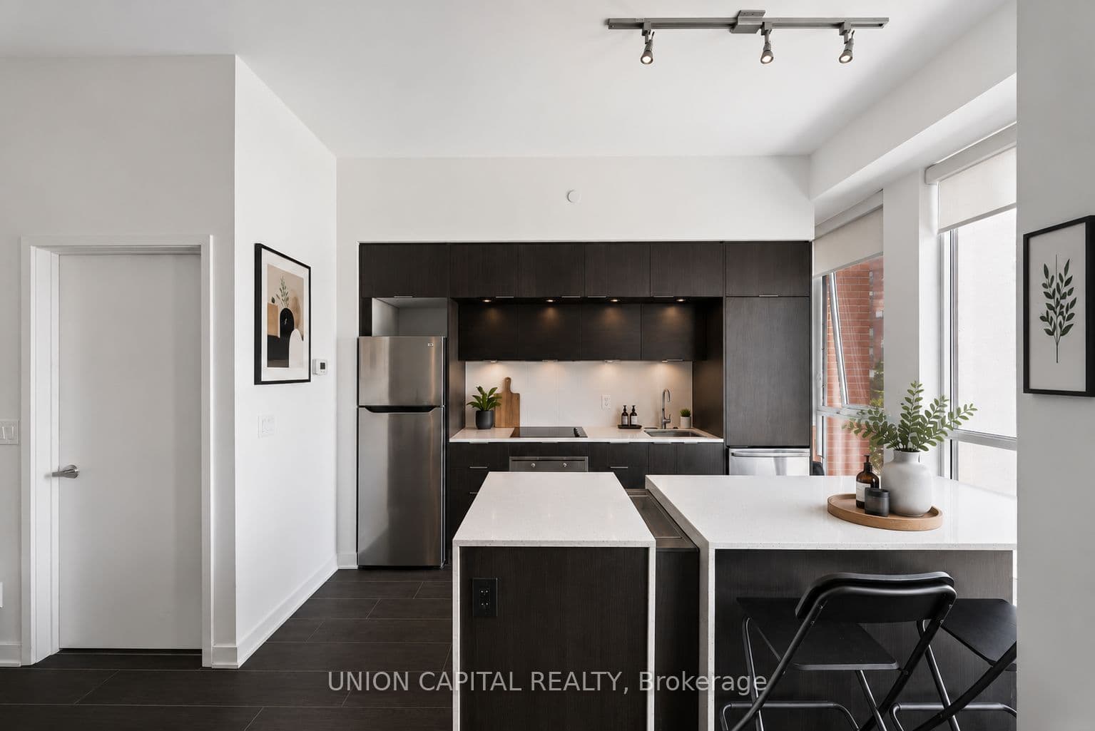 Unit 417 170 Sumach Street photo 1