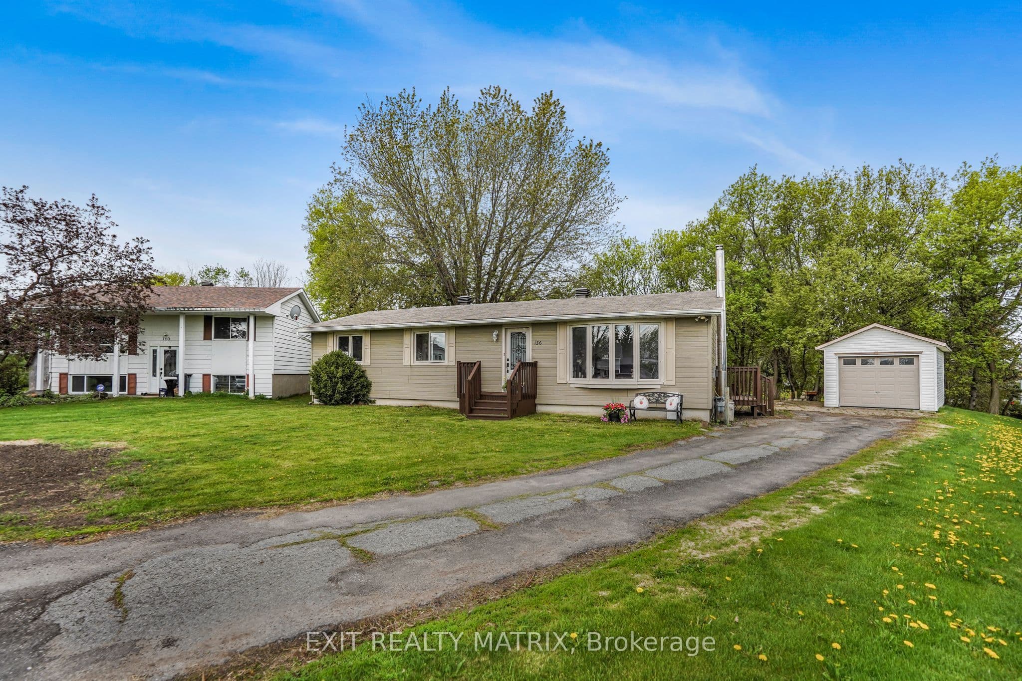 136 Martel Crescent photo 1