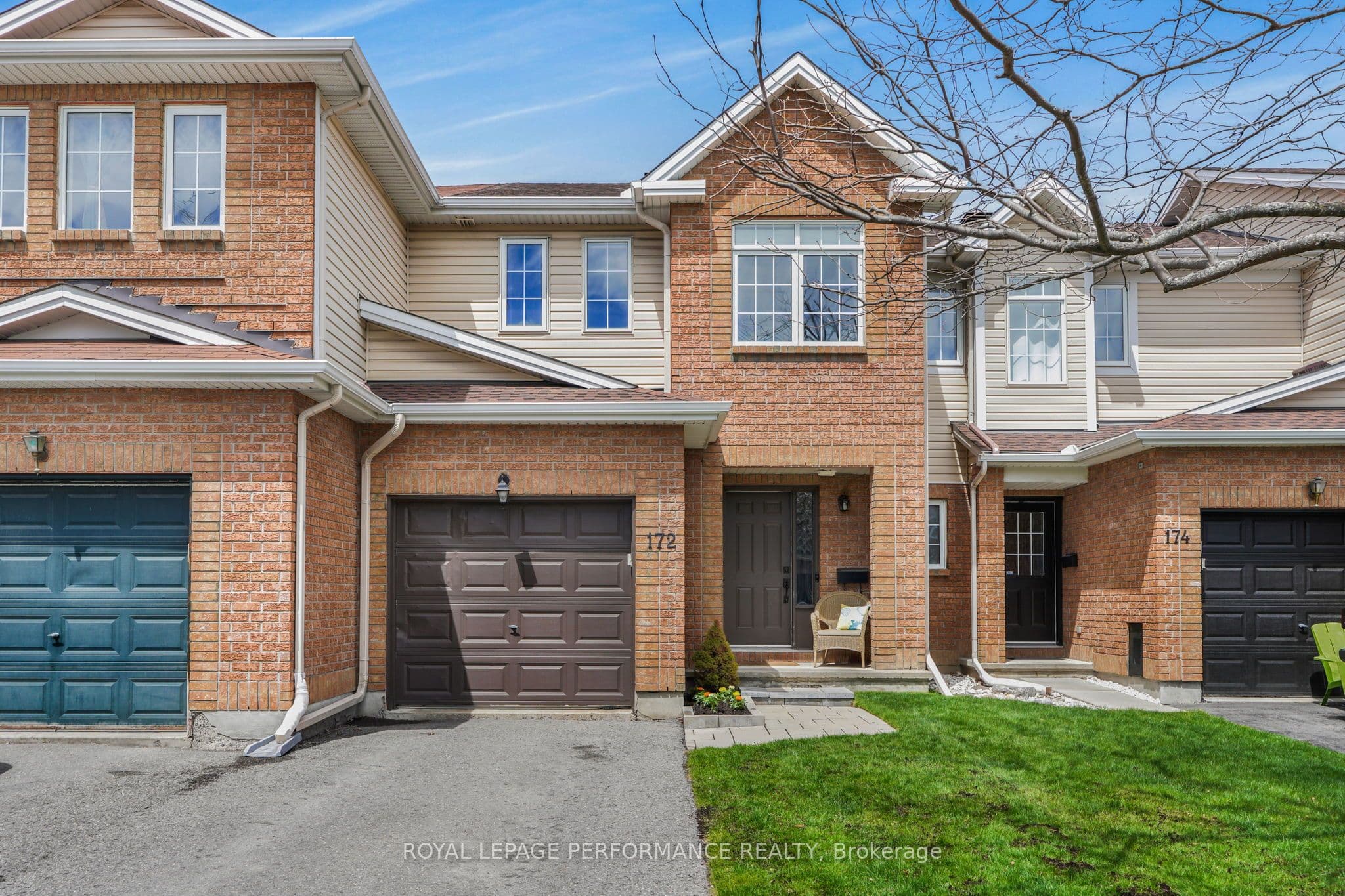 172 Colliston Crescent photo 1