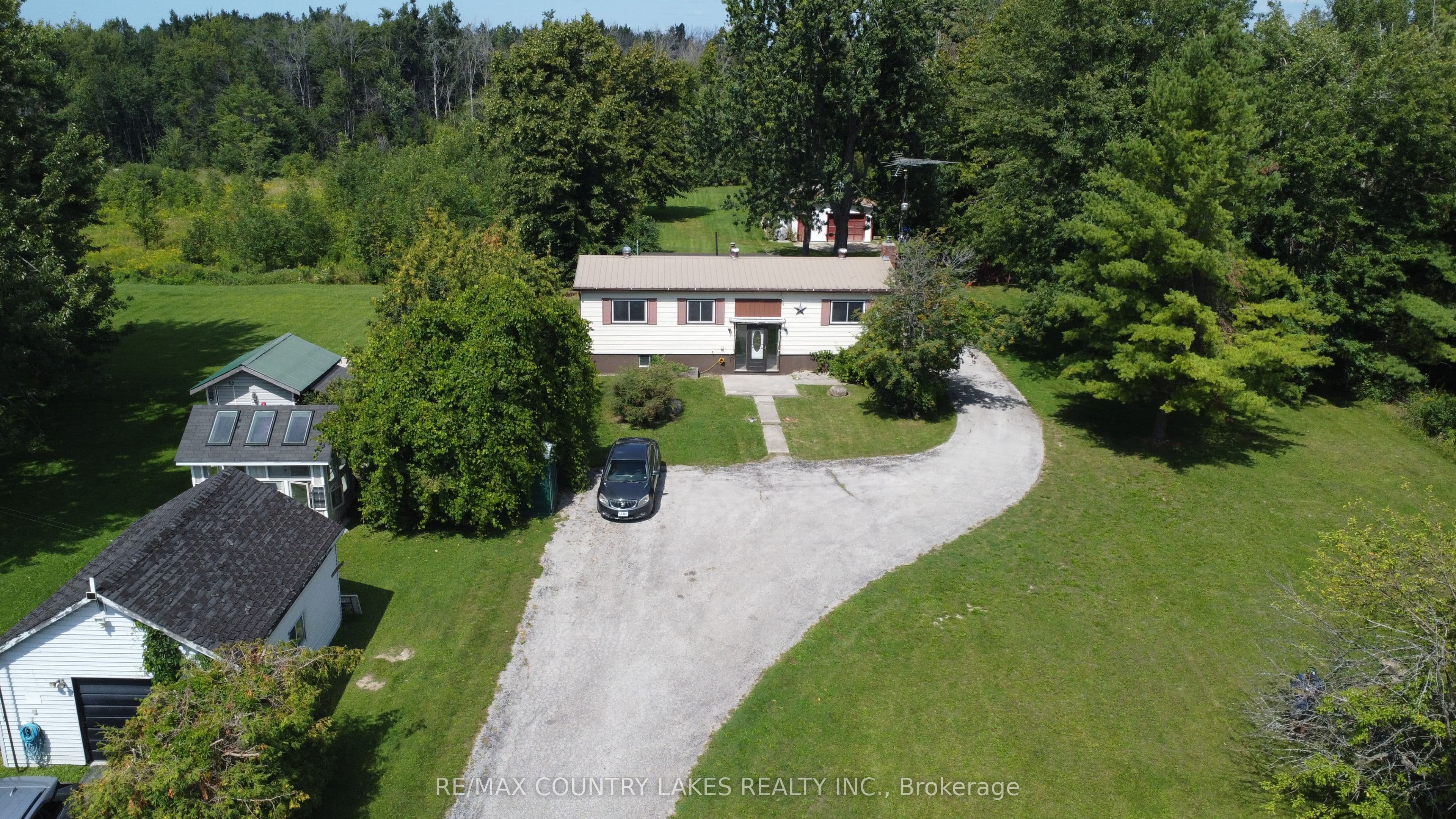 2548 Simcoe Road photo 1