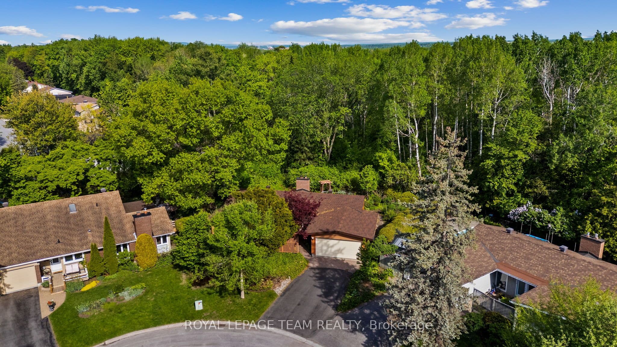 548 Rivershore Crescent photo 1