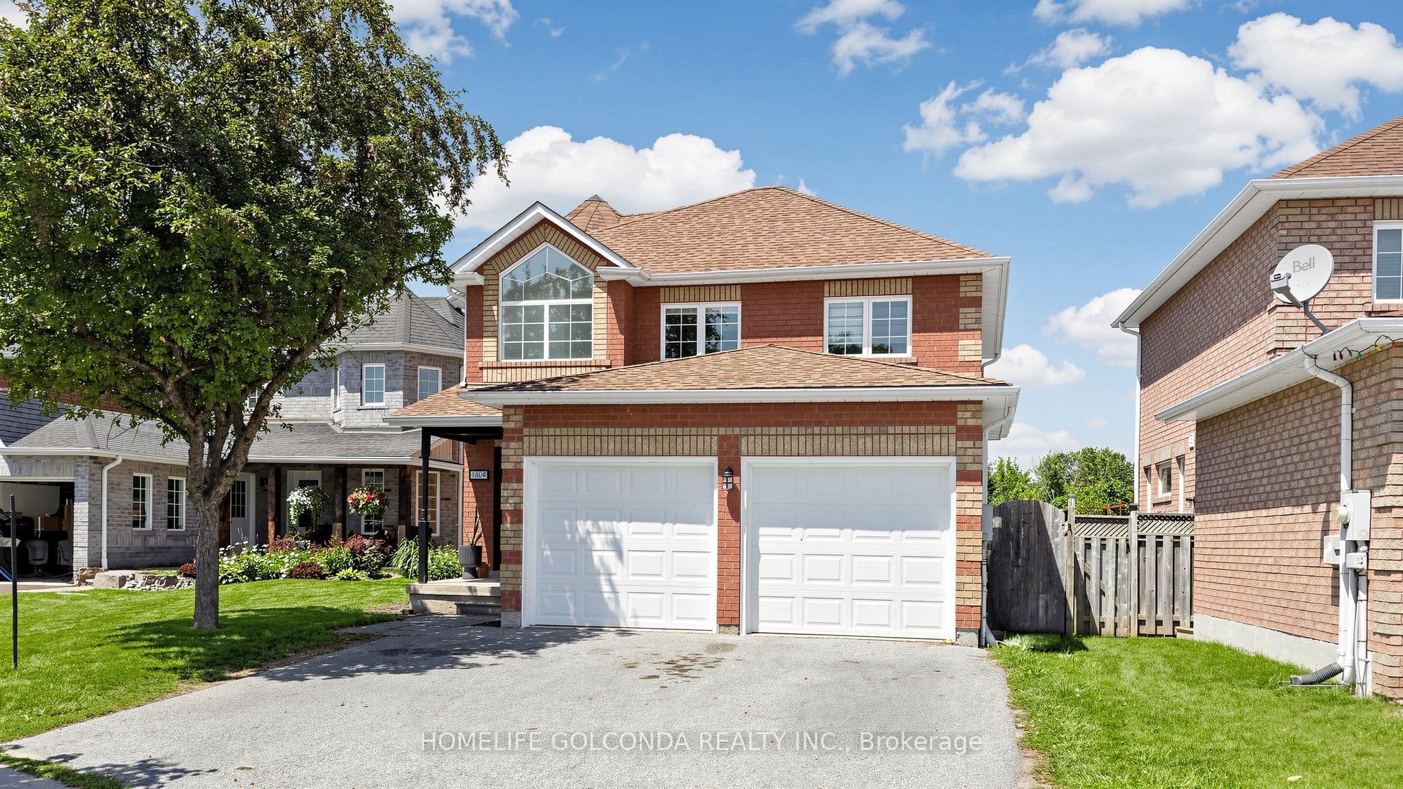 1304 Vincent Crescent photo 1